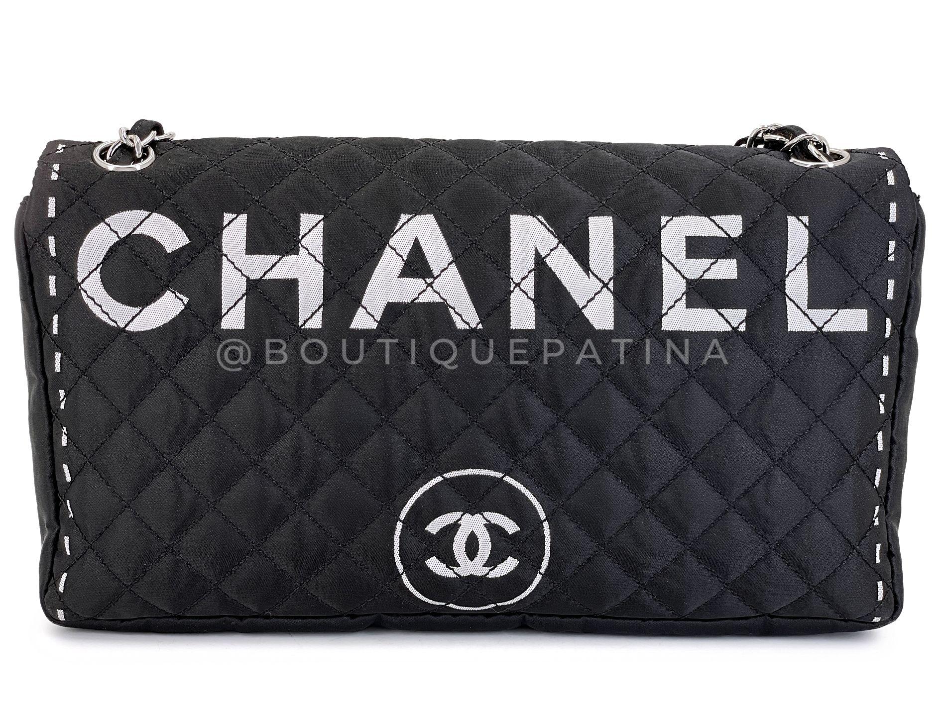 Chanel 2008 Vintage Black Logomania Logo Printed Flap Bag SHW 68523 Pour femmes en vente