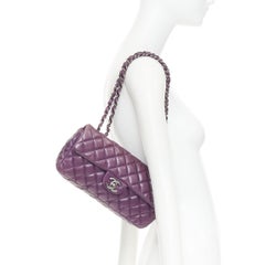 Sac Chanel vintage 2008 à double rabat, en cuir d'agneau matelassé violet aubergine