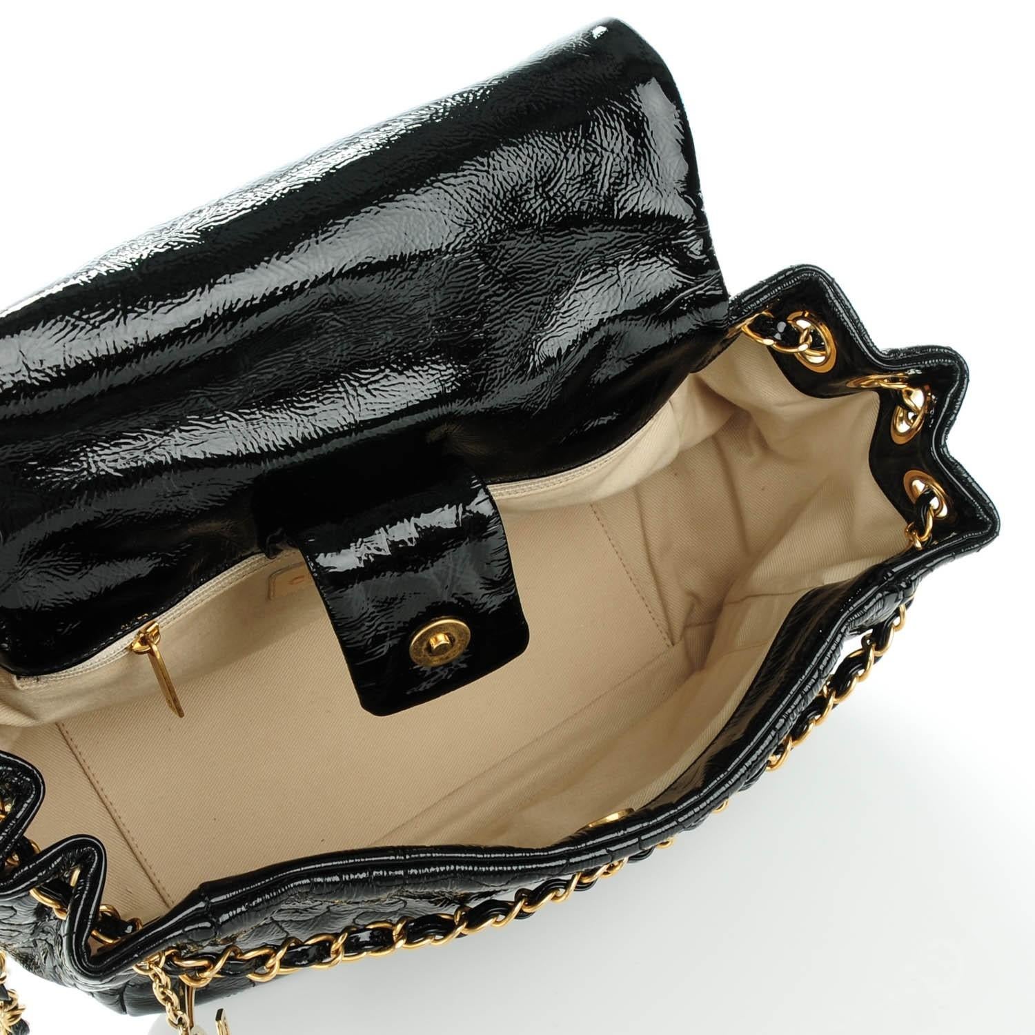 Chanel 2008 Vintage Edición Limitada Bolso de hombro con solapa de rompecabezas de charol en venta 7