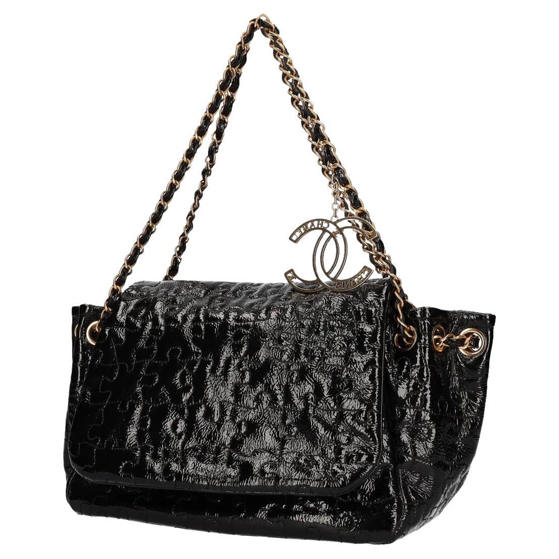 Chanel 2008 Vintage Edición Limitada Bolso de hombro con solapa de rompecabezas de charol Negro en venta