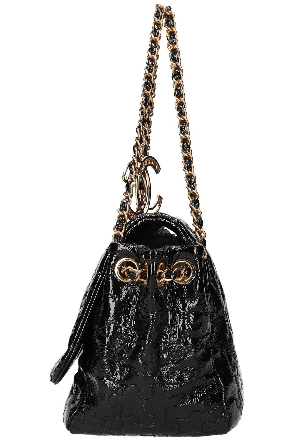 Chanel 2008 Vintage Edición Limitada Bolso de hombro con solapa de rompecabezas de charol en venta 3
