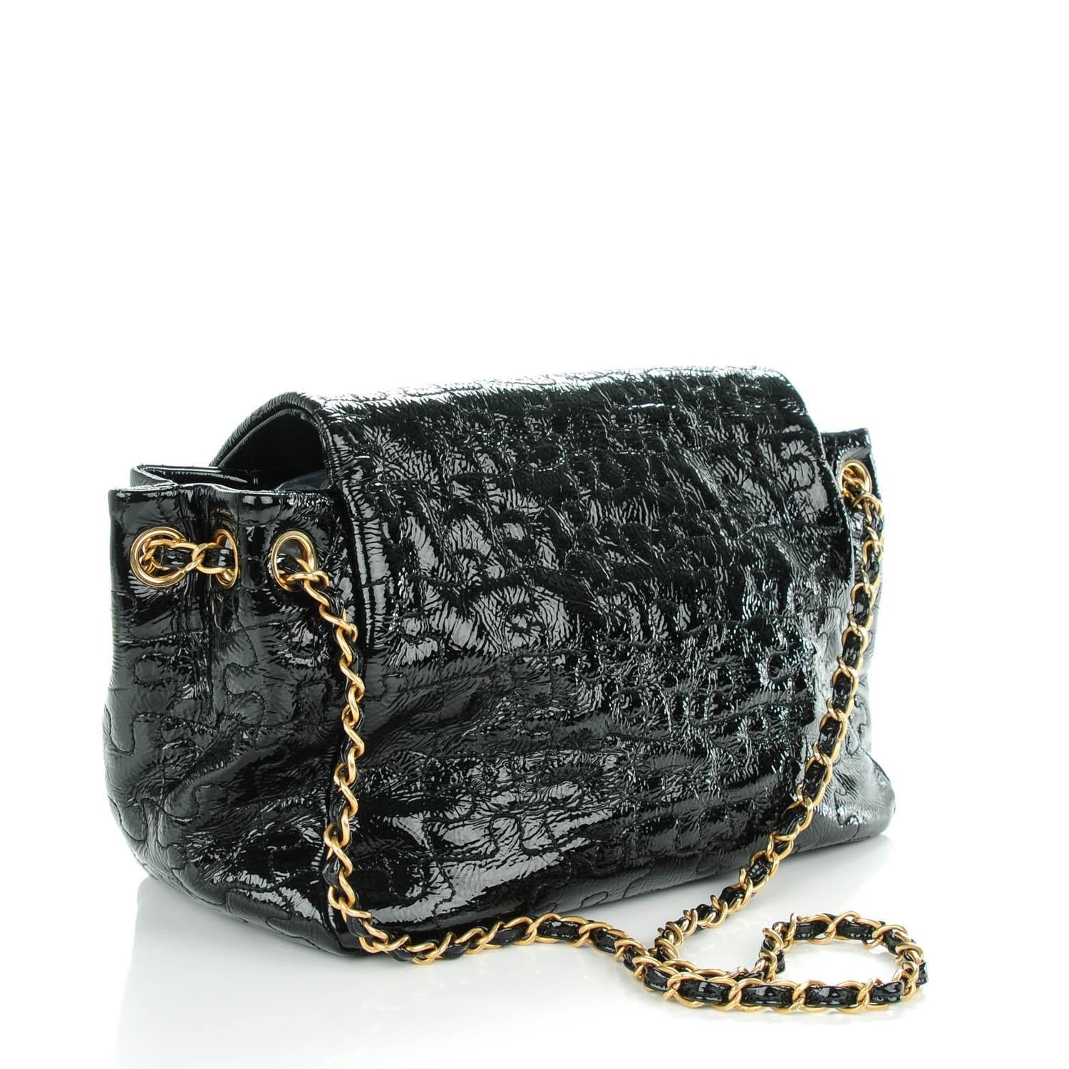 Chanel 2008 Vintage Edición Limitada Bolso de hombro con solapa de rompecabezas de charol en venta 6