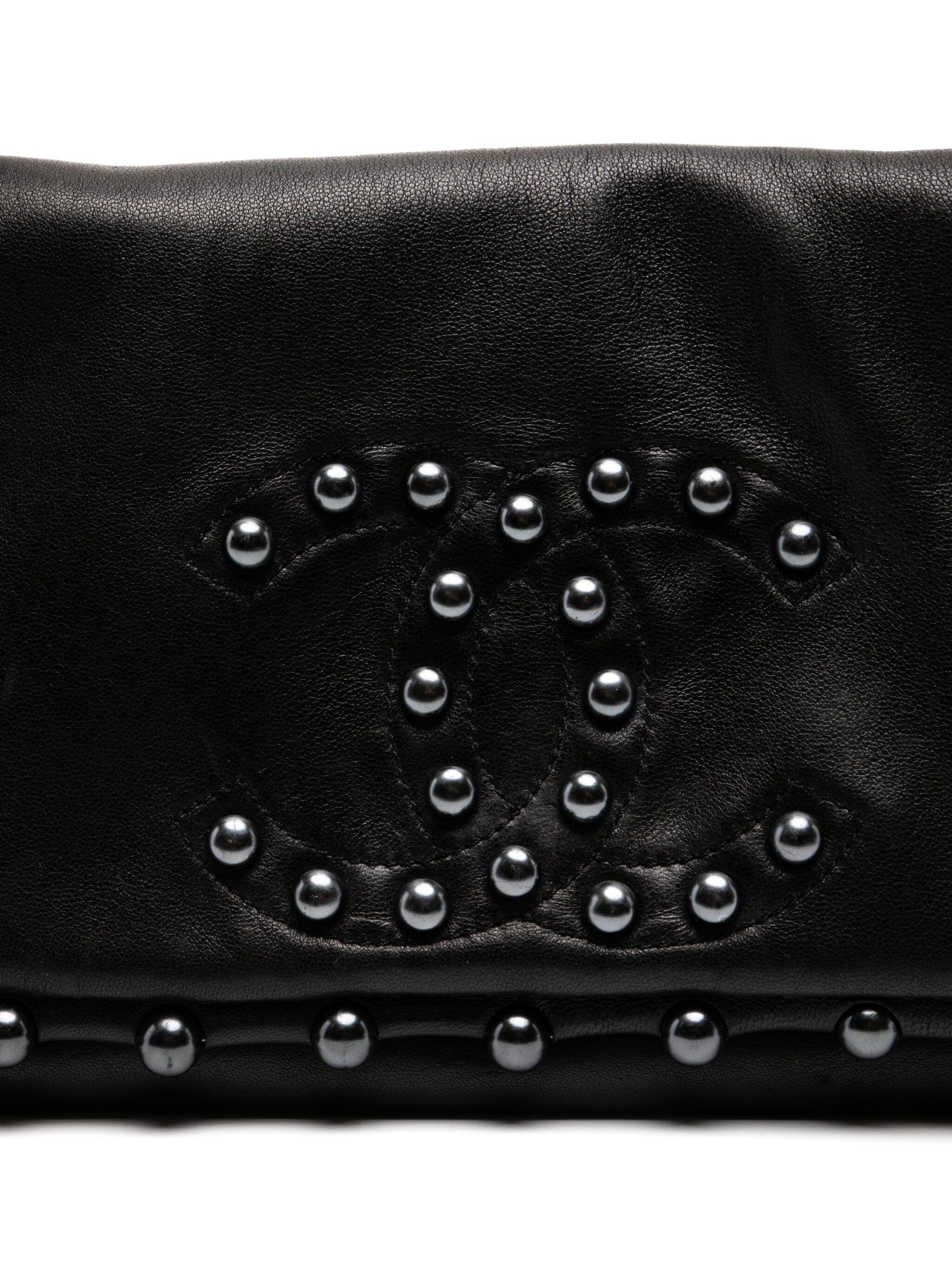 Women's Chanel 2008 Vintage Rare So Black CC Pearl Medium Classic Flap Bag For Sale