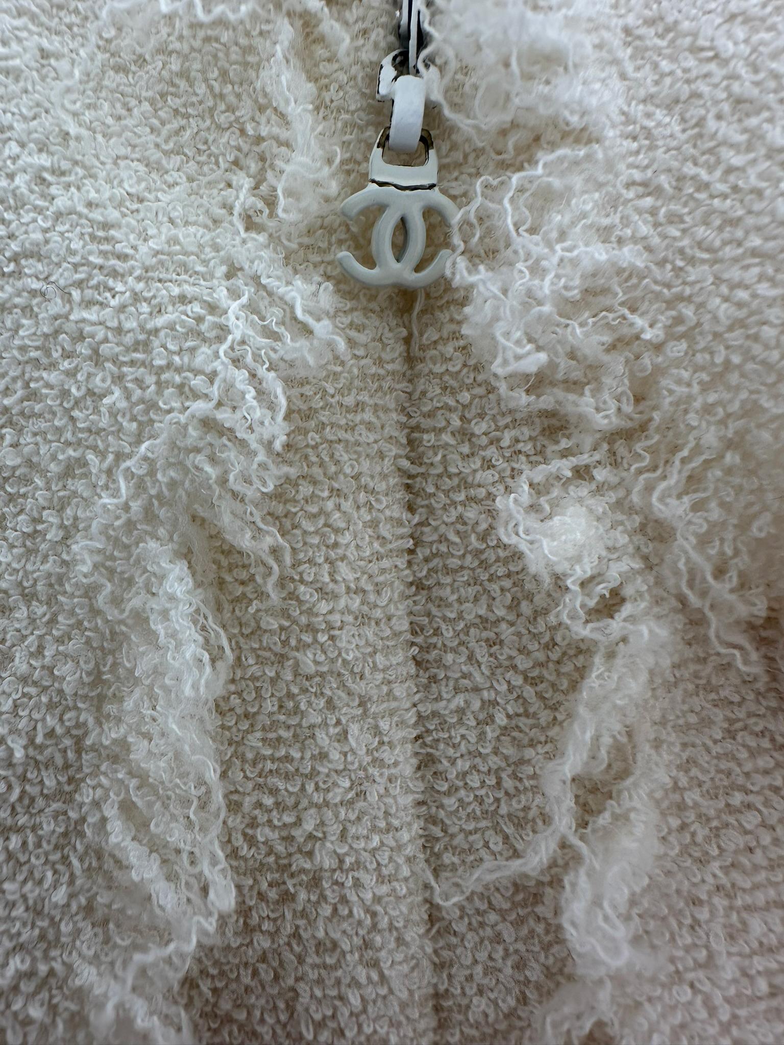 Chanel 2008P White Boucle Raw Edge Ruffle & Hem Day Dress 34 en vente 11