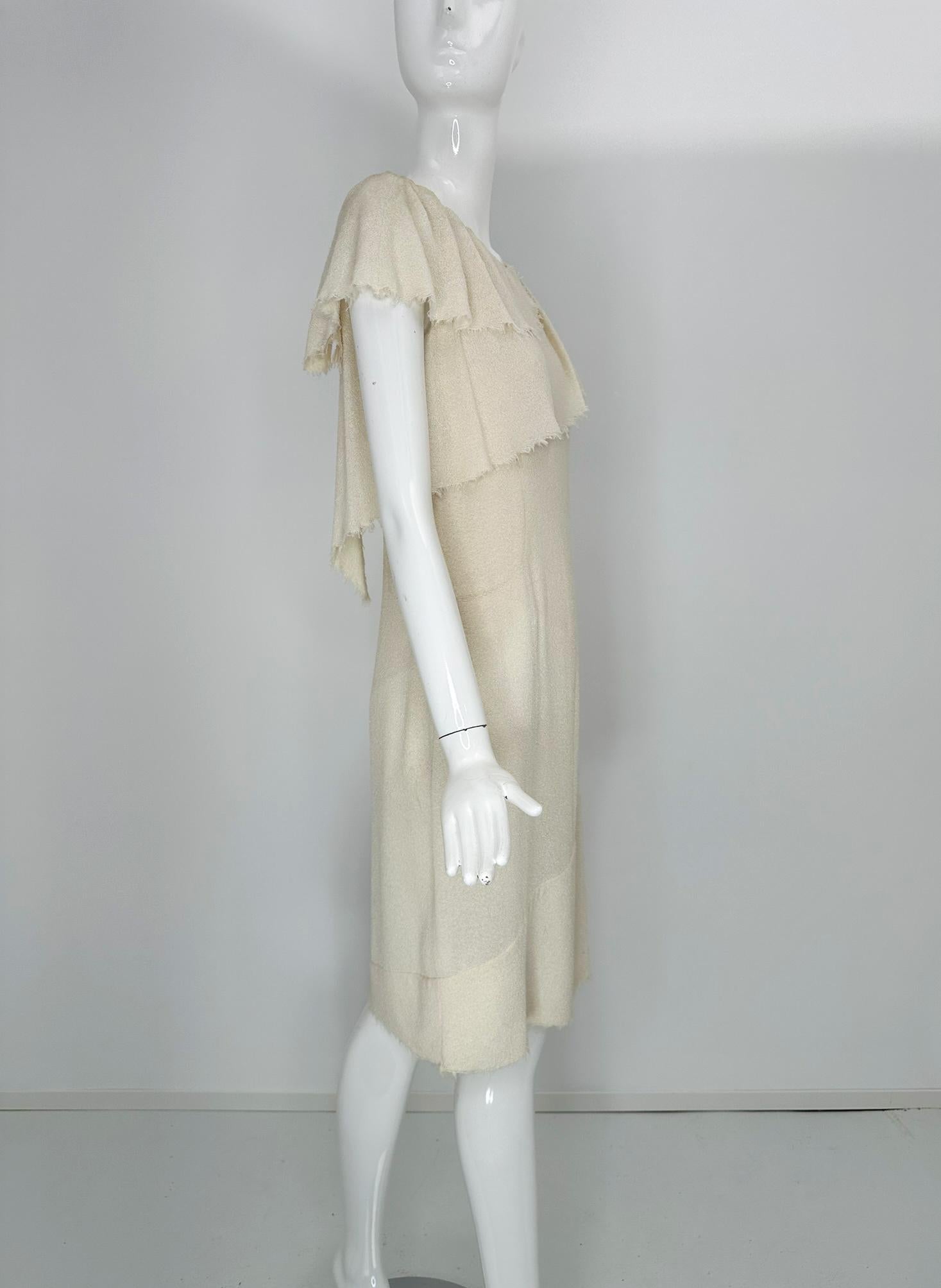 Chanel 2008P White Boucle Raw Edge Ruffle & Hem Day Dress 34 Bon état - En vente à West Palm Beach, FL