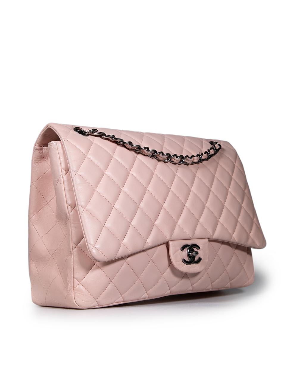 CONDITION is Very good. Minimal wear to the bag is evident. Small marks across the front flap, the inner side of the front flap, base, back, side rims and inside of the bag. General creasing to the leather on the centre front around the designer