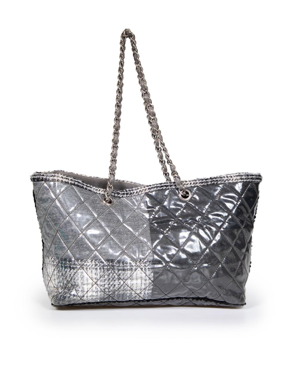Chanel 2009-2010 Grey Quilted Vinyl & Tweed Funny Patchwork Tote In Good Condition For Sale In London, GB