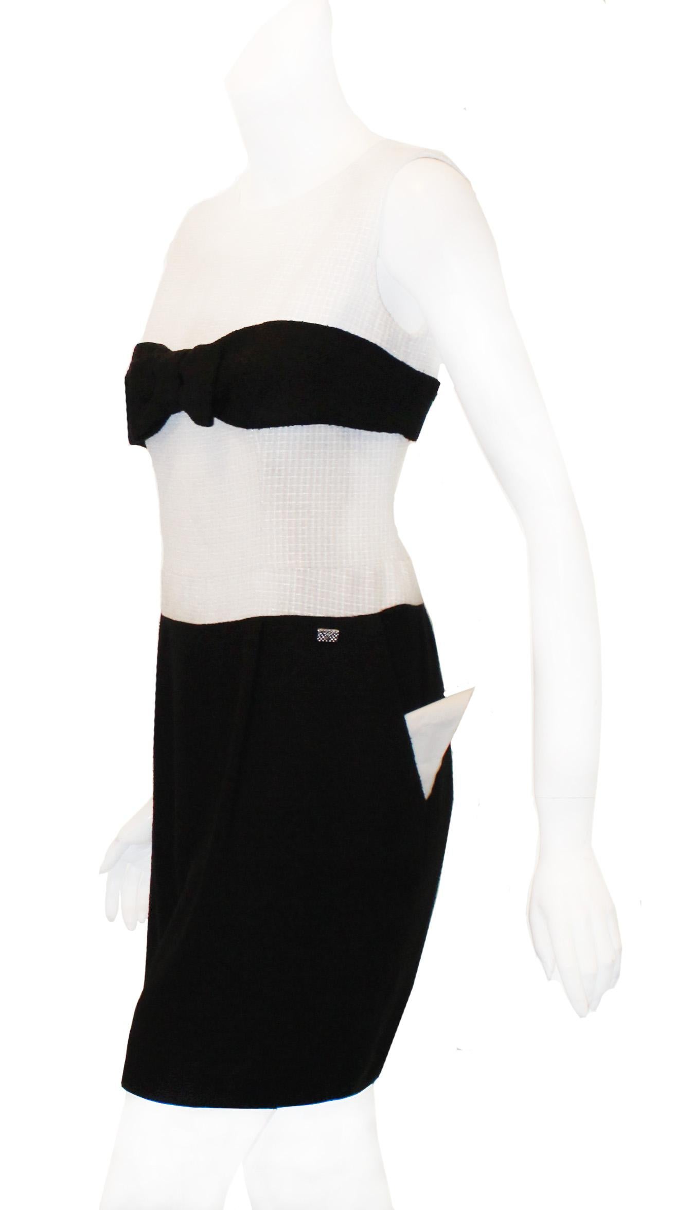 Chanel 2009 Black & Ivory Tweed Dress & Jacket Suit W/ Bow Accent on Dress Damen im Angebot