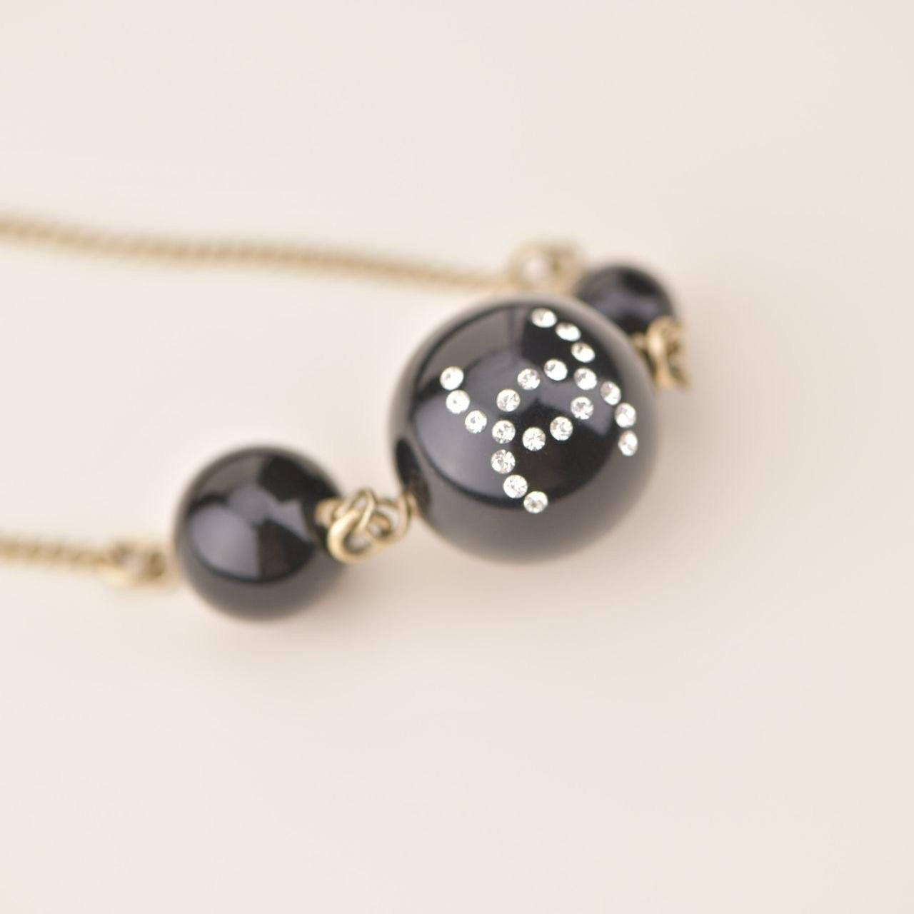 Chanel 2009 CC Lange Kette mit schwarzen Perlen für Damen oder Herren im Angebot