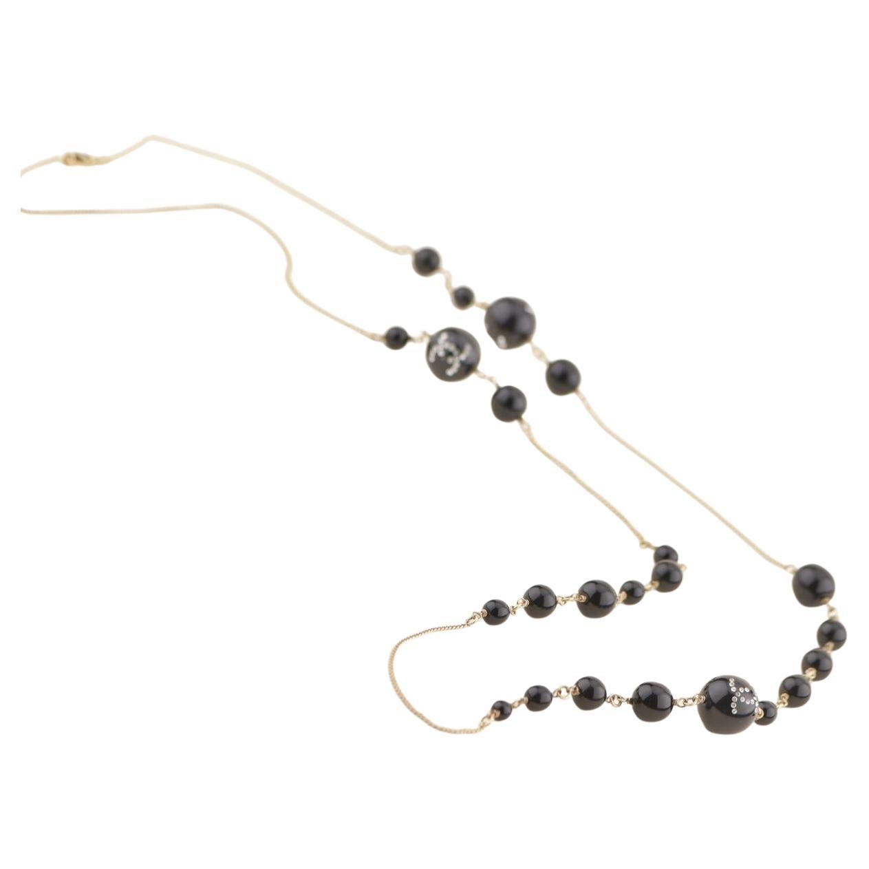 Chanel Collier à longue chaîne CC en perles noires, 2009