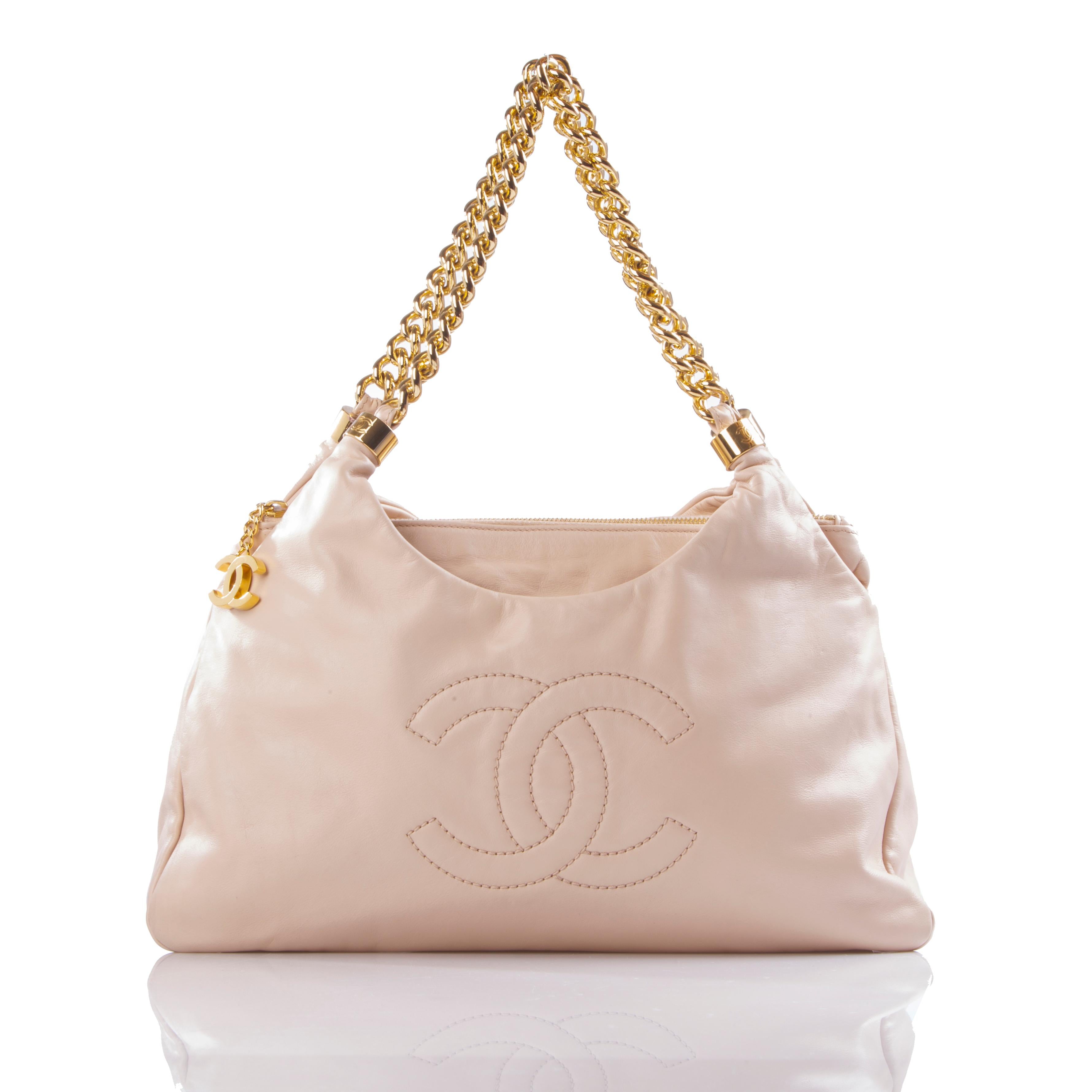 Women's Chanel 2009 CC Logo Thick Chain Beige Calfskin Hobo Shoulder Tote  For Sale