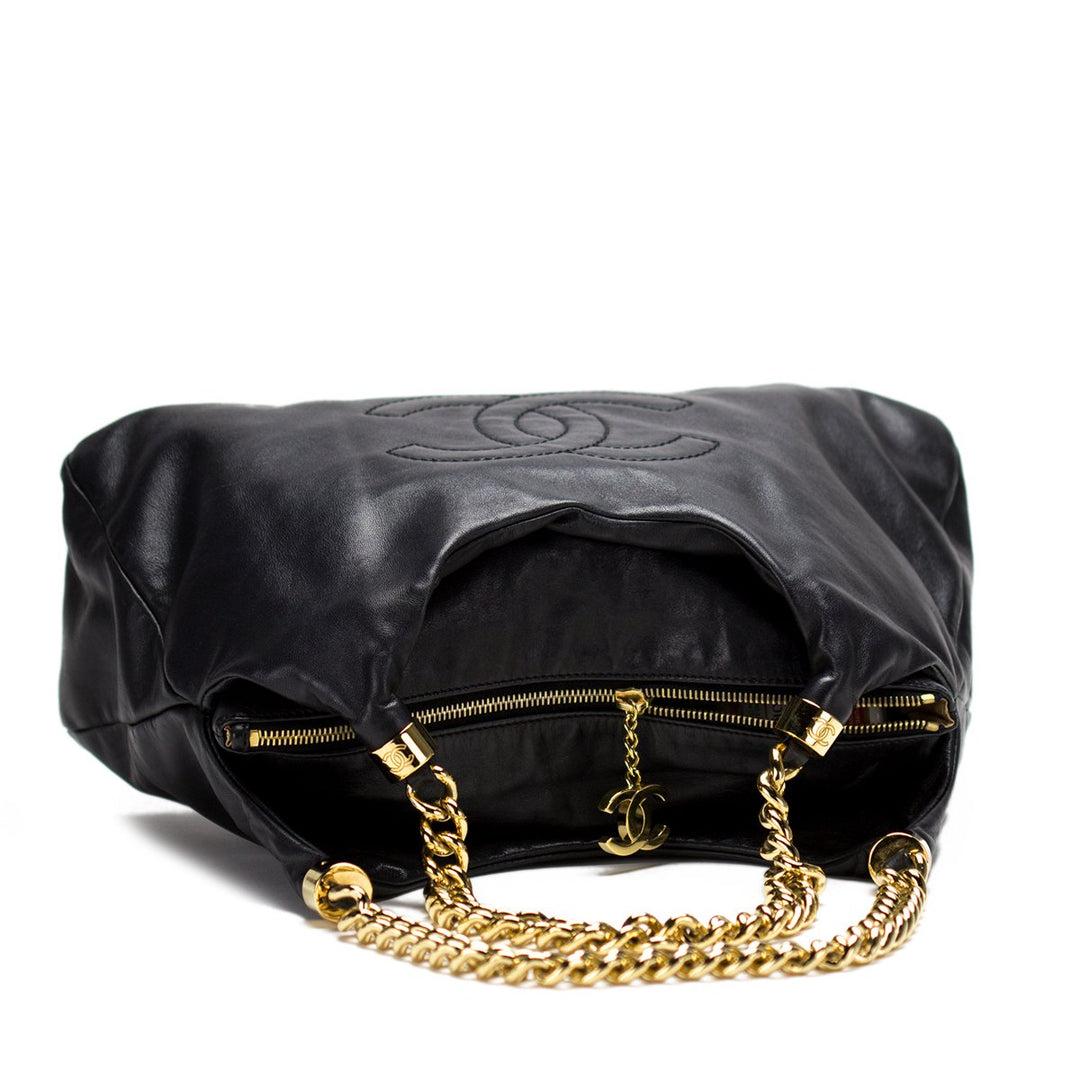Chanel 2009 CC Logo Thick Chain Black Calfskin Hobo Shoulder Tote  For Sale 2