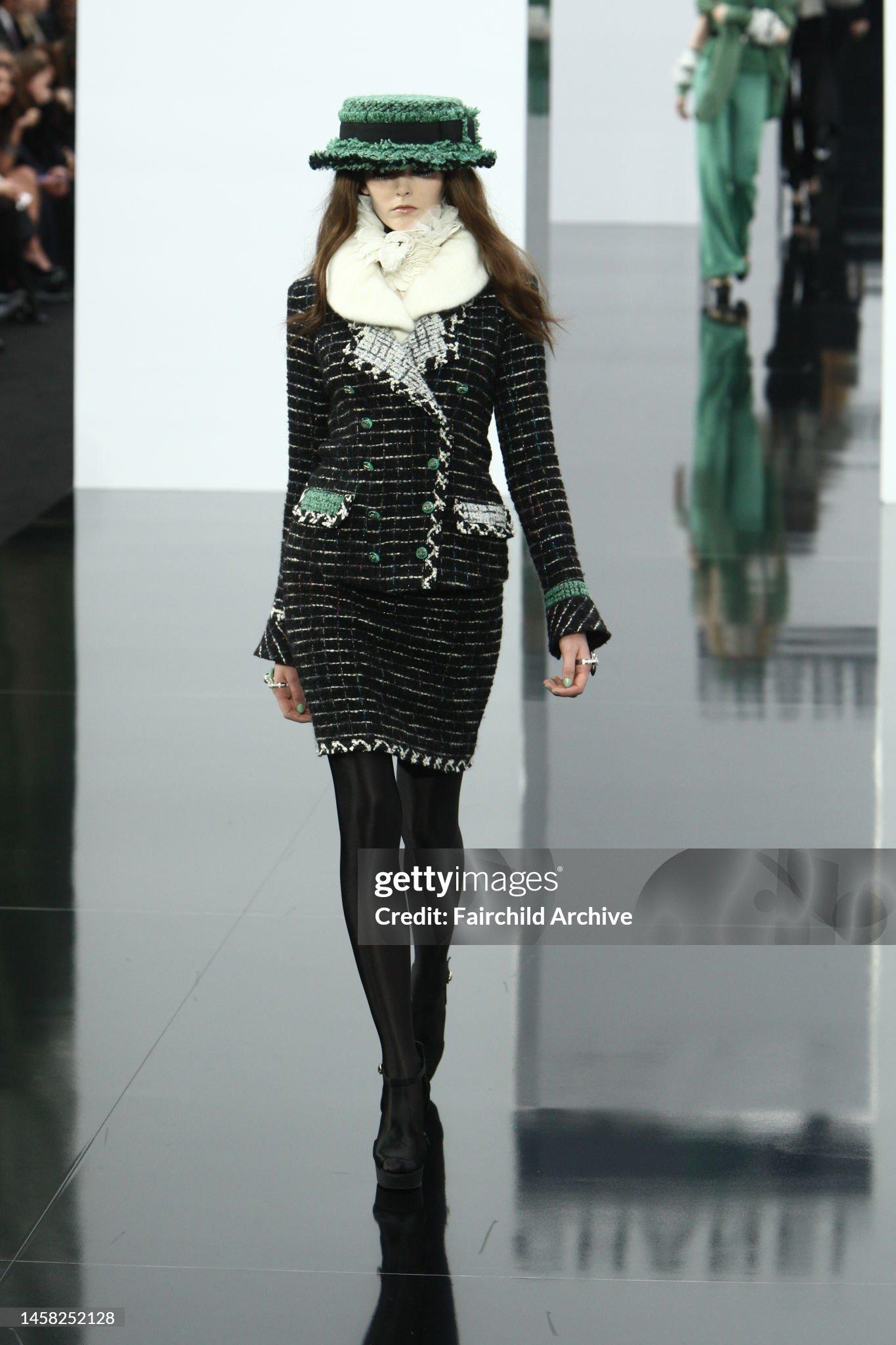 Chanel 2009 The Connoisseur's Gem Chaqueta de tweed negro 36 FR en Excelente estado para la venta en Dubai, AE