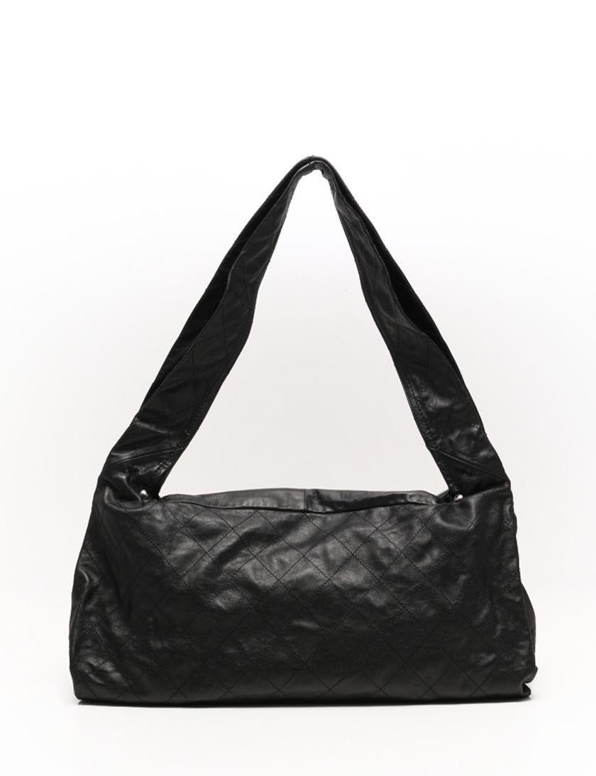 Nero Chanel 2009 Borsa a tracolla oversize in vernice e pelle trapuntata con patta in vendita