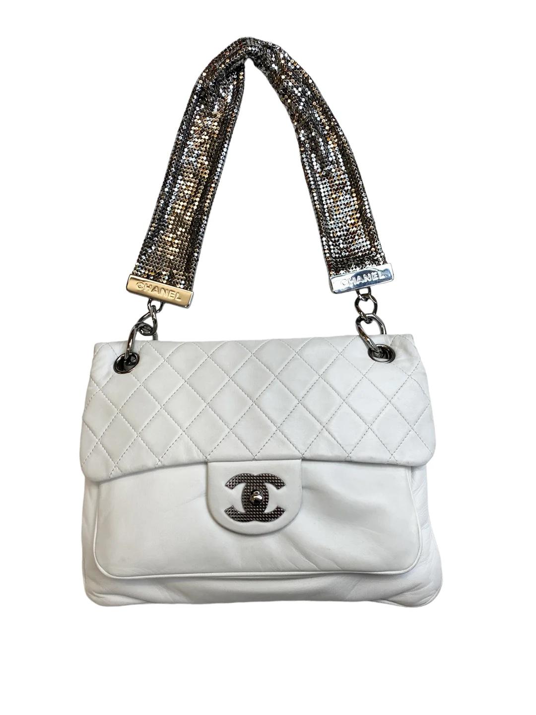 Chanel 2009 Metallic Mesh Limited Edition Soft Lambskin White Classic Flap Bag In Good Condition For Sale In Miami, FL