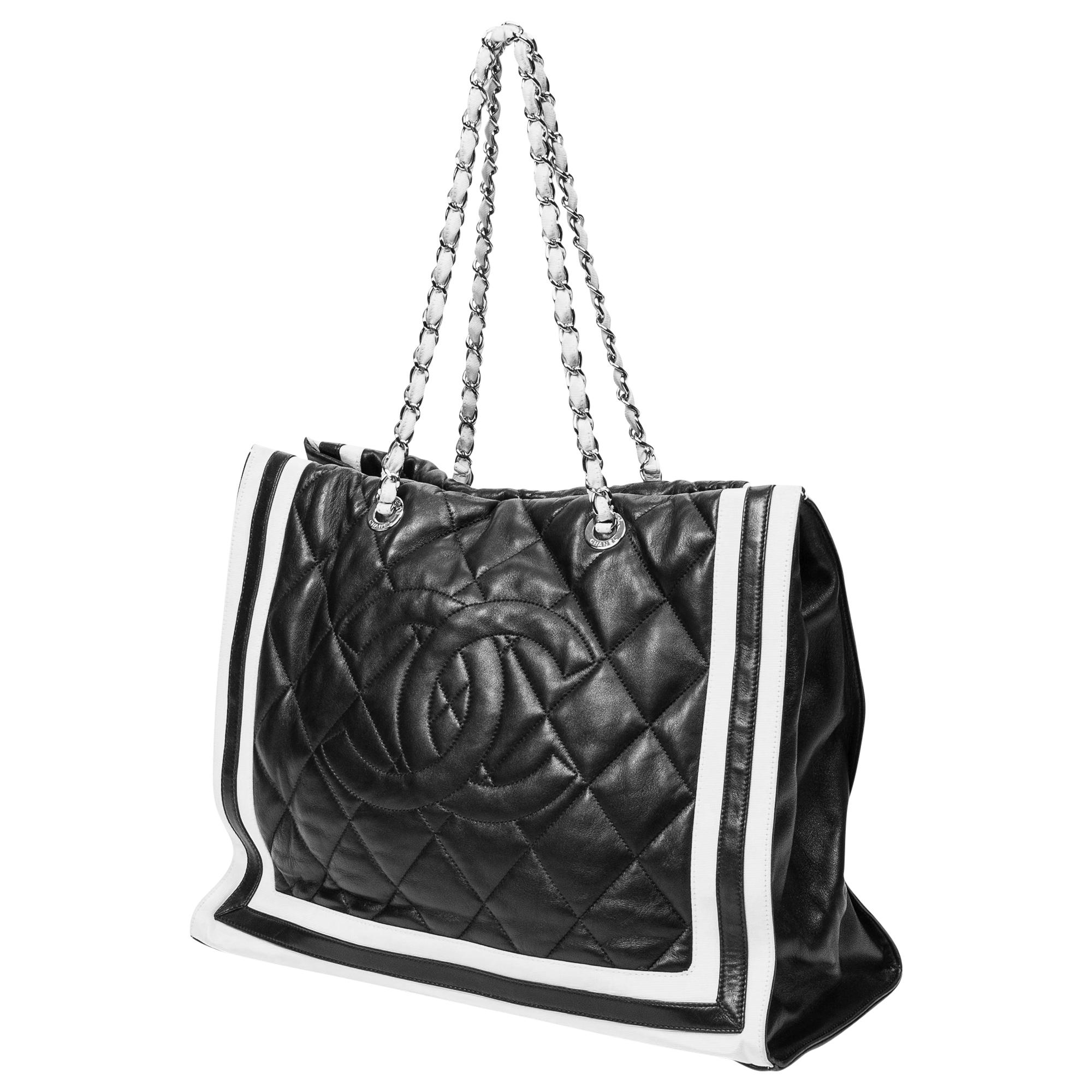 Introducing the Chanel 2009 Navy Large CC Chain Tote, a timeless classic for the sophisticated fashionista. Crafted from luxurious lambskin leather in a deep navy shade, it exudes elegance. Adorned with silver-tone hardware and featuring an open-top
