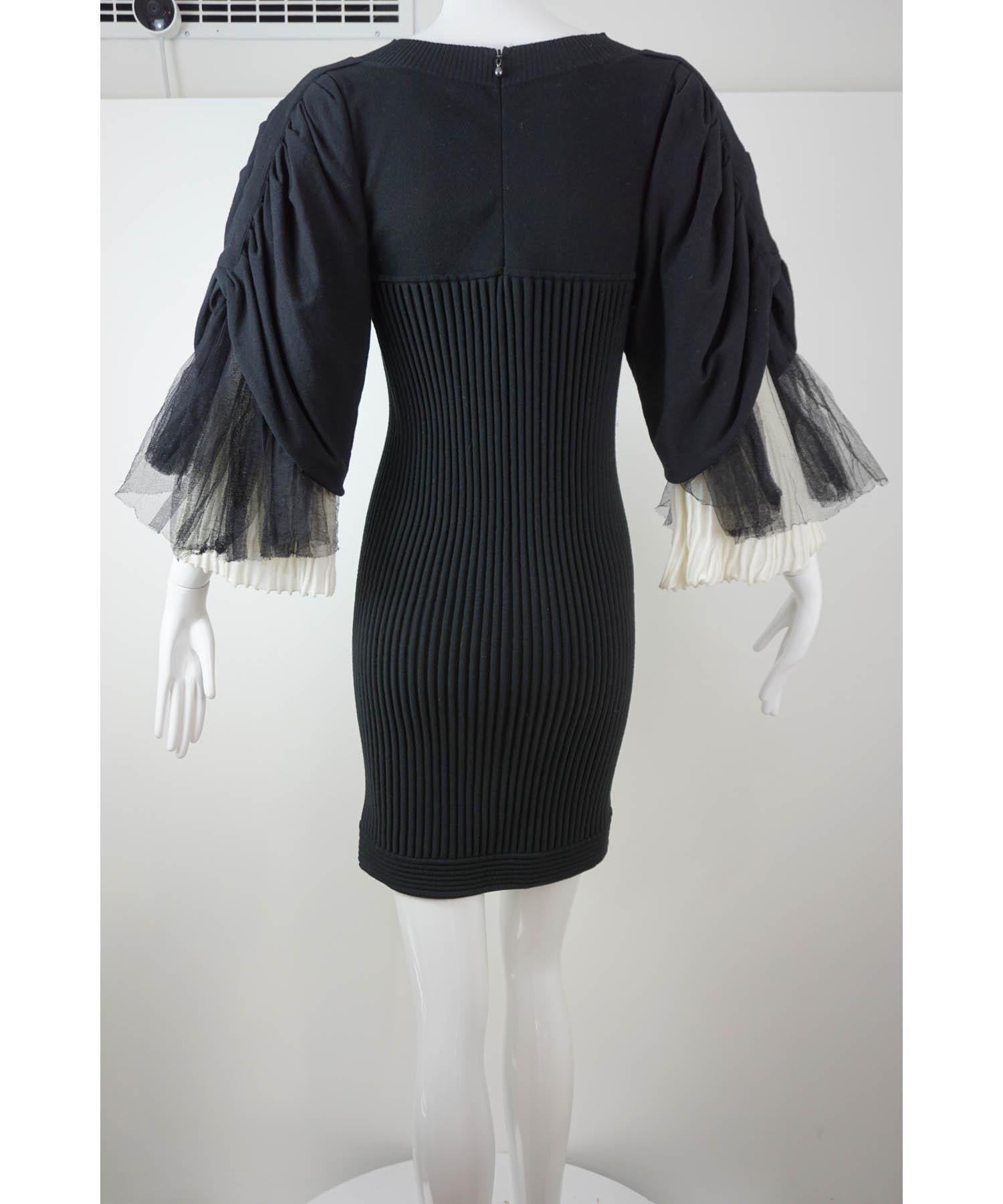 Women's or Men's Chanel 2009 Puff Sleeve Knit Dress For Sale