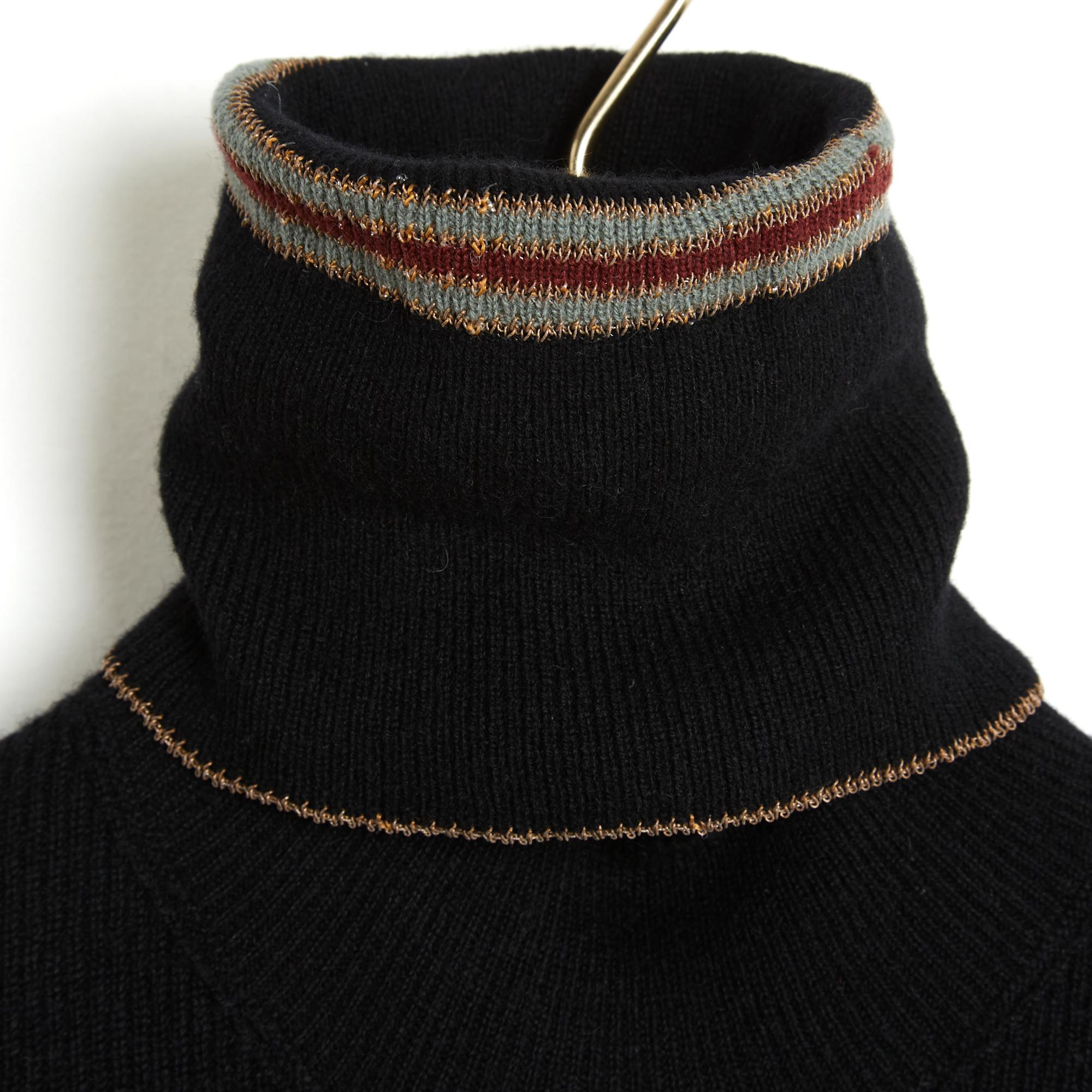 Women's or Men's Chanel 2009 Pull noir or FR38 Black Cashmere Turtle Neck Sweater UK10 US8 For Sale