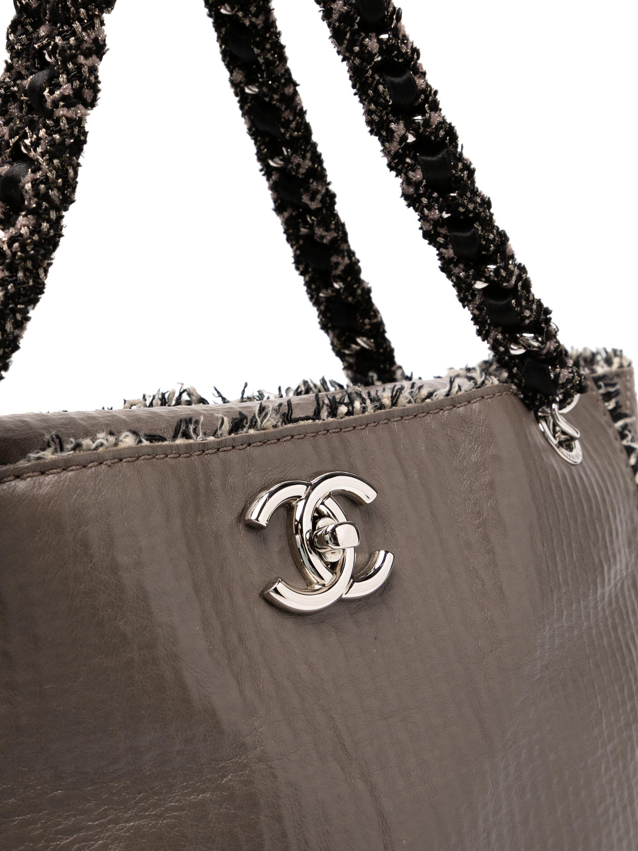 Chanel 2009 Rare Vintage Limited Edition Taupe  Beige Tweed Work Tote Bag For Sale 1