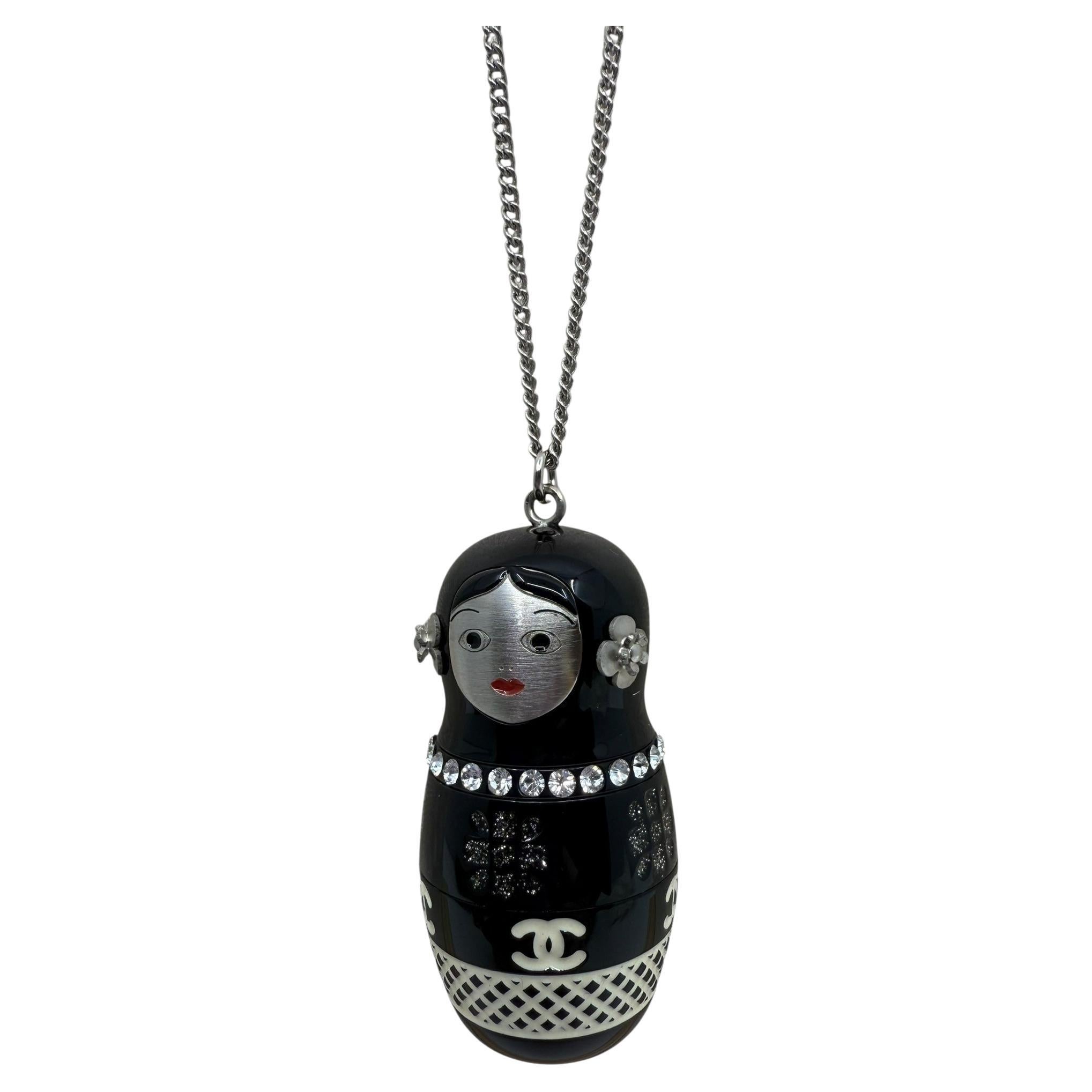 Chanel 2009 Muñeca Rusa Moscú Collar largo en venta