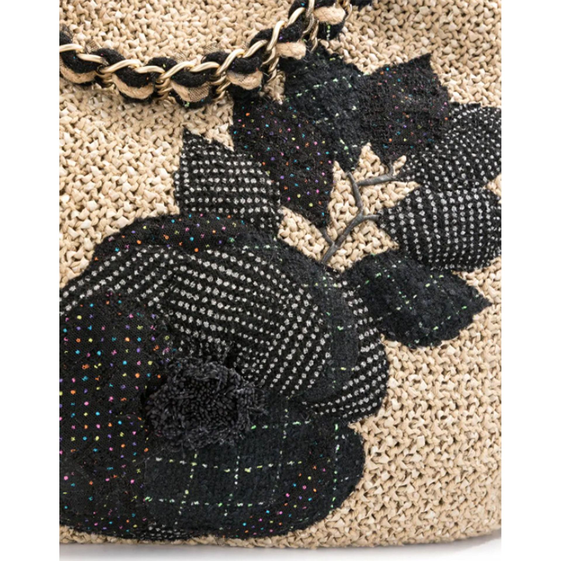 Women's or Men's Chanel 2009 Small Mini Organic Raffia Rope Camelia Tote Beige Shoulder Bag For Sale