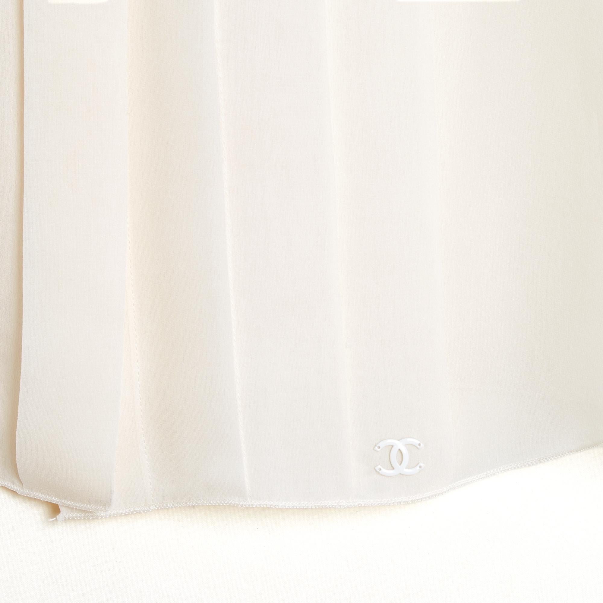 Women's Chanel 2009 Top Soie FR42 Ecru silk crepe Pleated sleeveless Blouse UK14 US12 For Sale