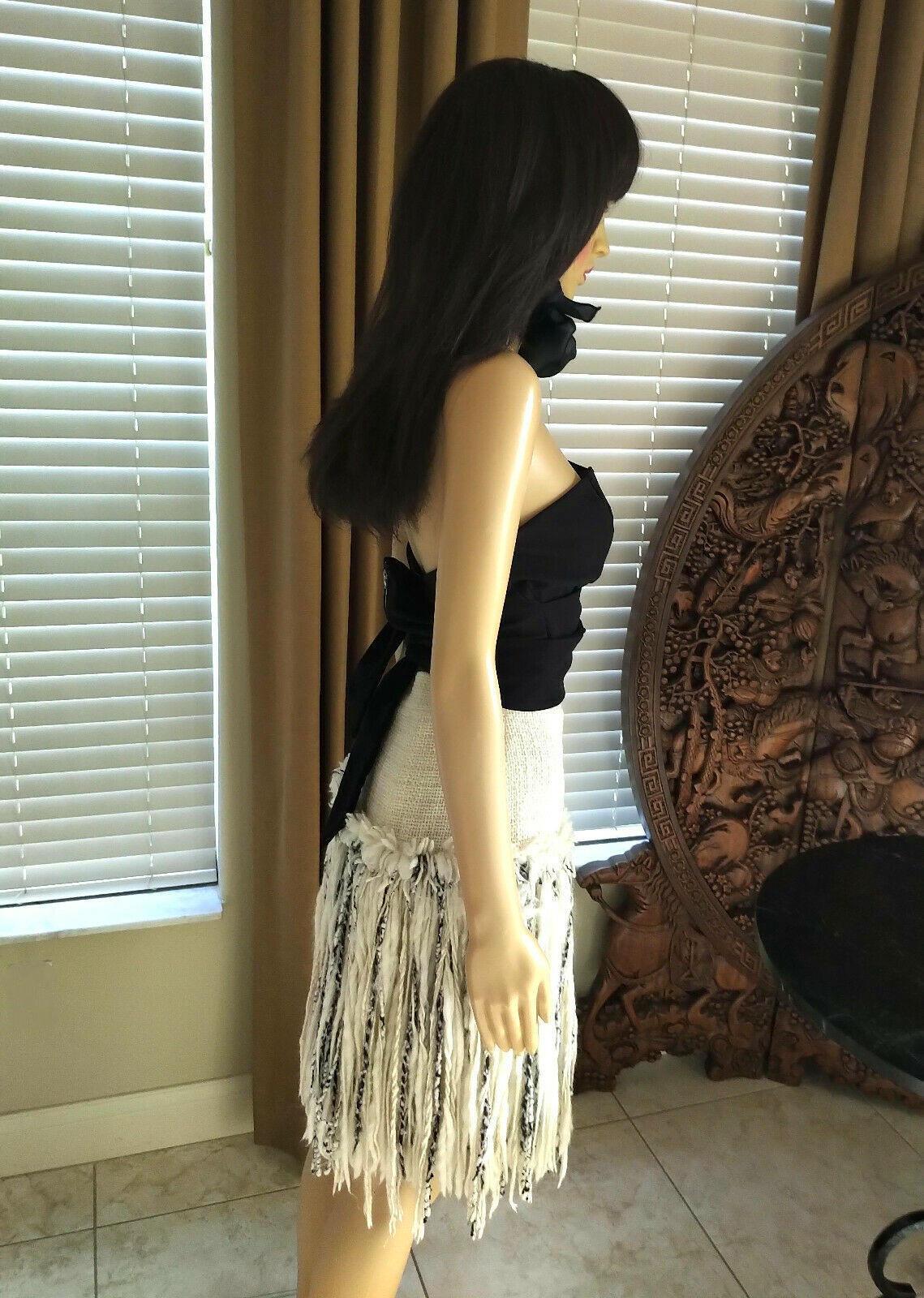 Chanel 2010 10A Ecru, Black, White Iridescent Tweed Fringe Skirt FR 36/ US 2 4 In Excellent Condition For Sale In Ormond Beach, FL