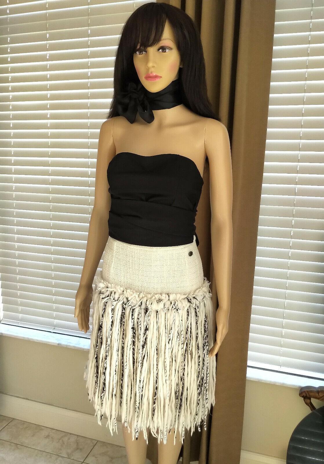 Chanel 2010 10A Ecru, Black, White Iridescent Tweed Fringe Skirt FR 36/ US 2 4 For Sale 2