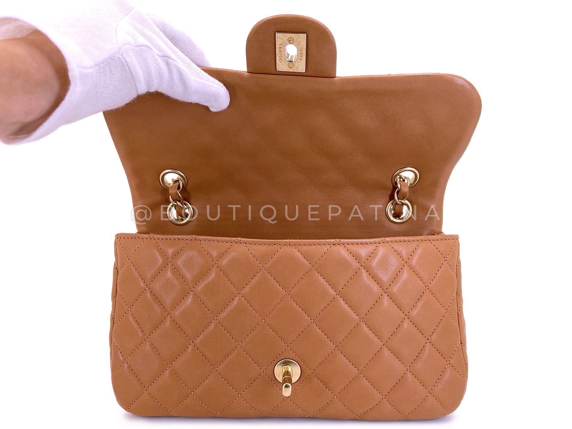 Chanel 2010 Beige Marine Charms Medium Flap Bag GHW 68537 4
