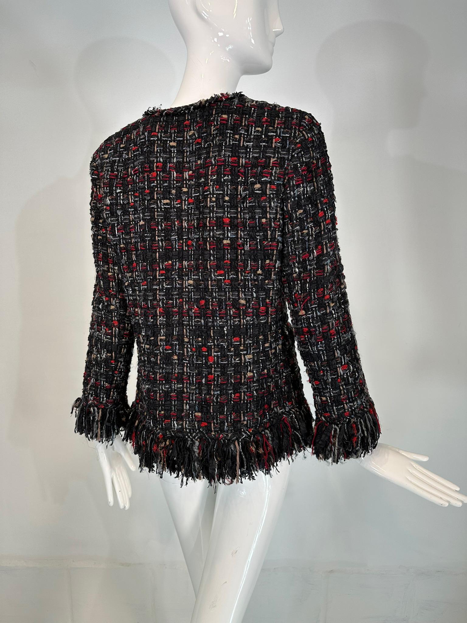 Chanel 2010 Negro Rojo Tan Chaqueta de tweed grueso con cremallera frontal y ribete de flecos 40 en venta 6