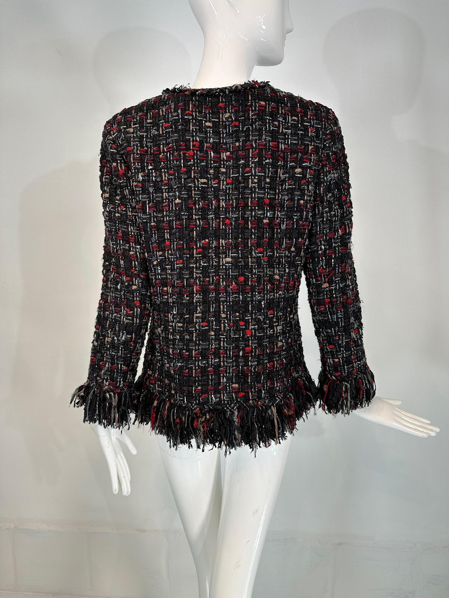 Chanel 2010 Negro Rojo Tan Chaqueta de tweed grueso con cremallera frontal y ribete de flecos 40 en venta 7