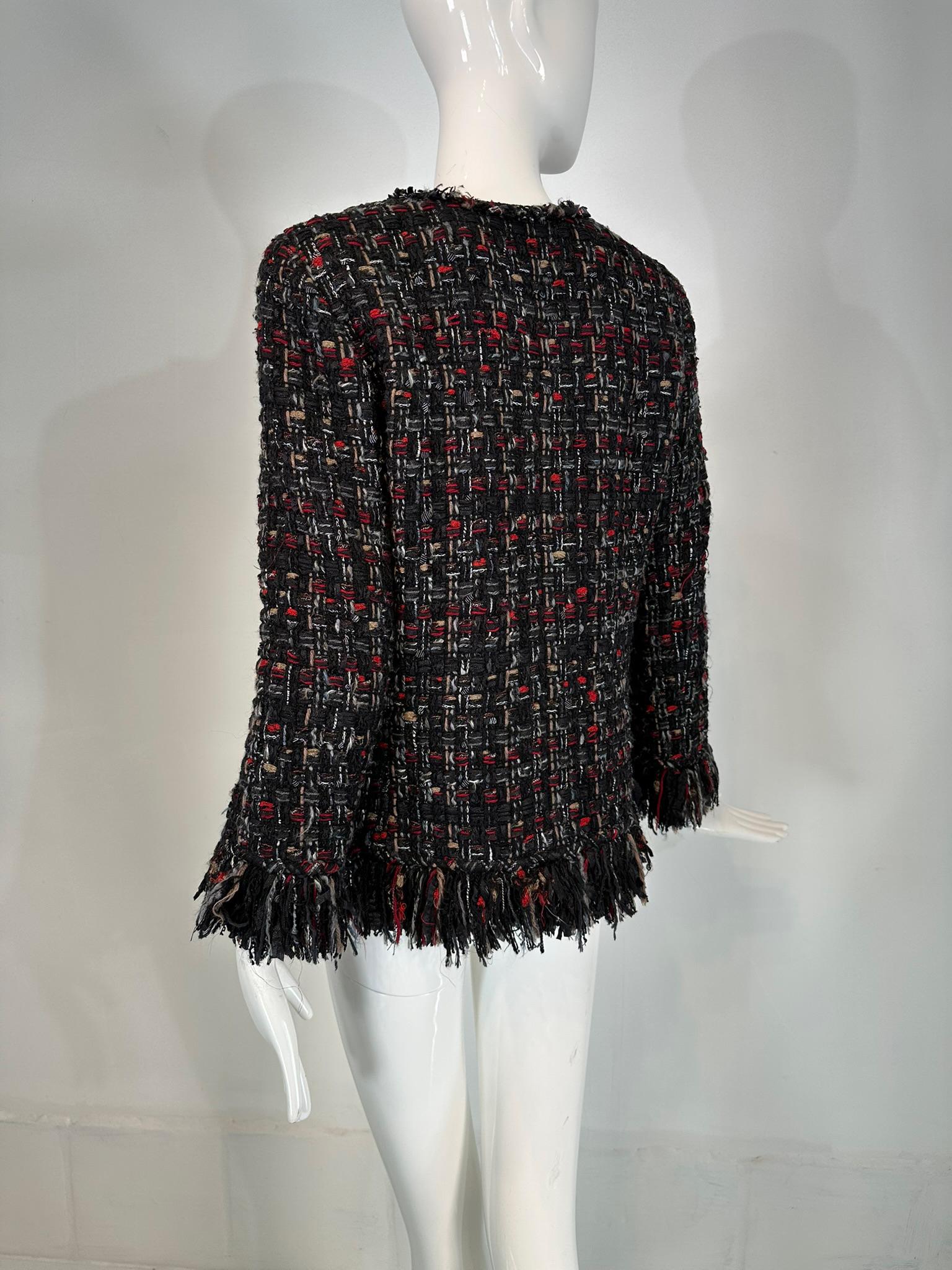 Chanel 2010 Negro Rojo Tan Chaqueta de tweed grueso con cremallera frontal y ribete de flecos 40 en venta 9