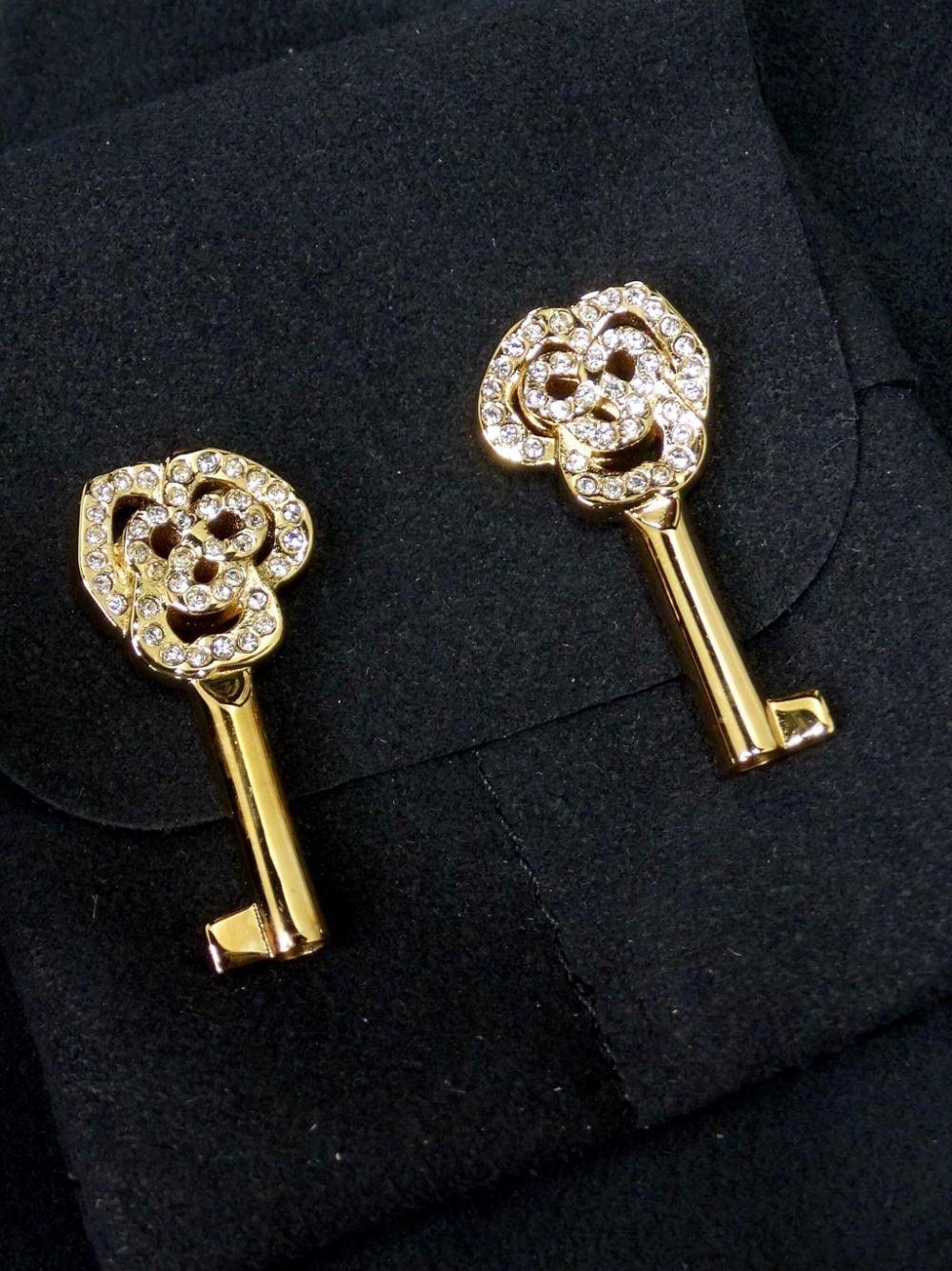 Chanel 2010 - Étui à bijoux géants en cuir d'agneau matelassé avec diamants en vente 3
