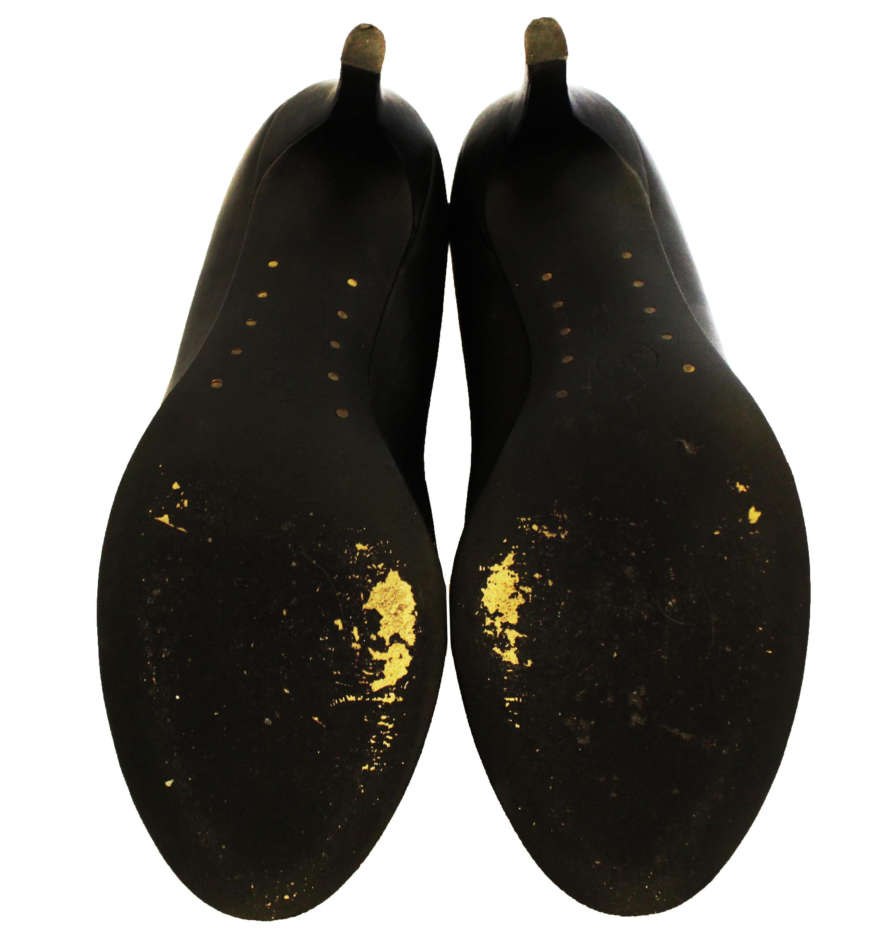 Chanel black leather camellia flower embellished ankle boots from the Fall 2010 collection have rounded toe.  These ankle boots are decorated with four black leather Camellia flowers on each boot and with interlocking CC gold tone 
logo.  The boots