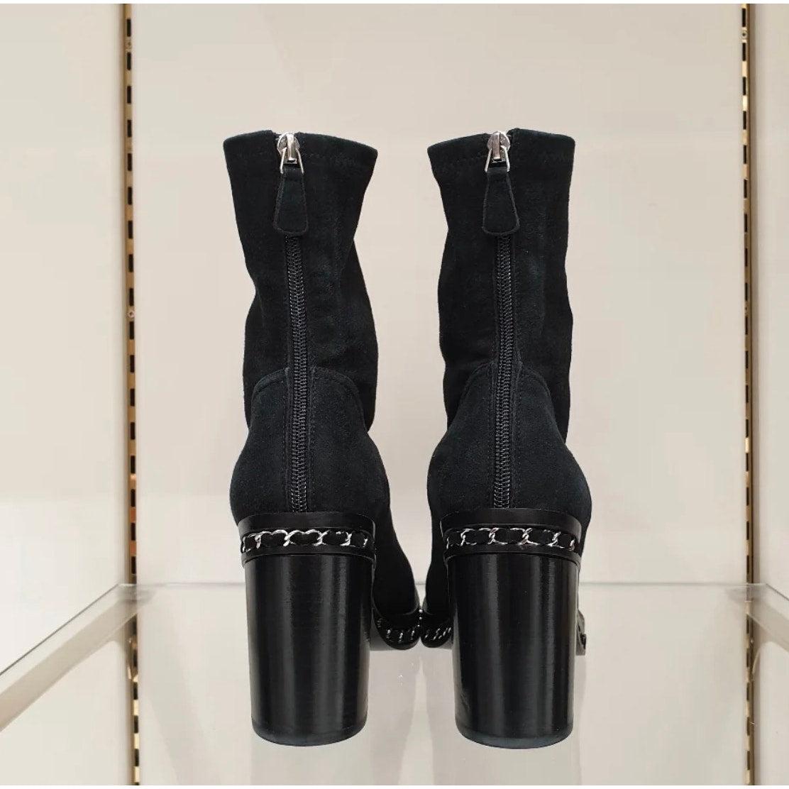 Nero Chanel 2010 Logo CC Interlocking Stivali a calza in camoscio nero Sz.40 in vendita