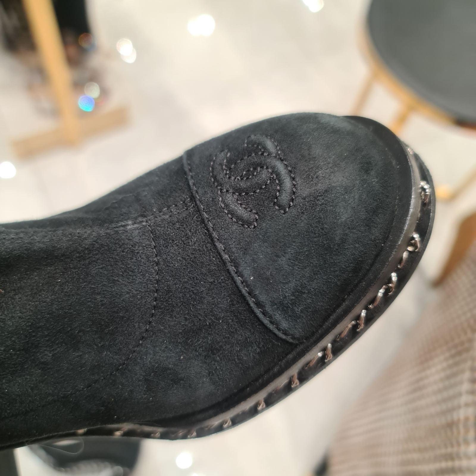 Chanel 2010 Logo CC Interlocking Stivali a calza in camoscio nero Sz.40 In condizioni buone in vendita a Krakow, PL