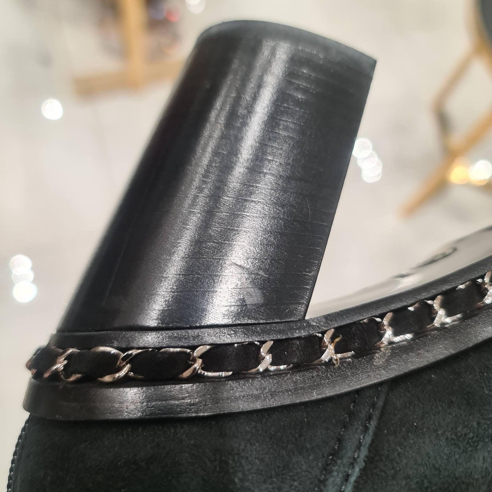 Donna Chanel 2010 Logo CC Interlocking Stivali a calza in camoscio nero Sz.40 in vendita