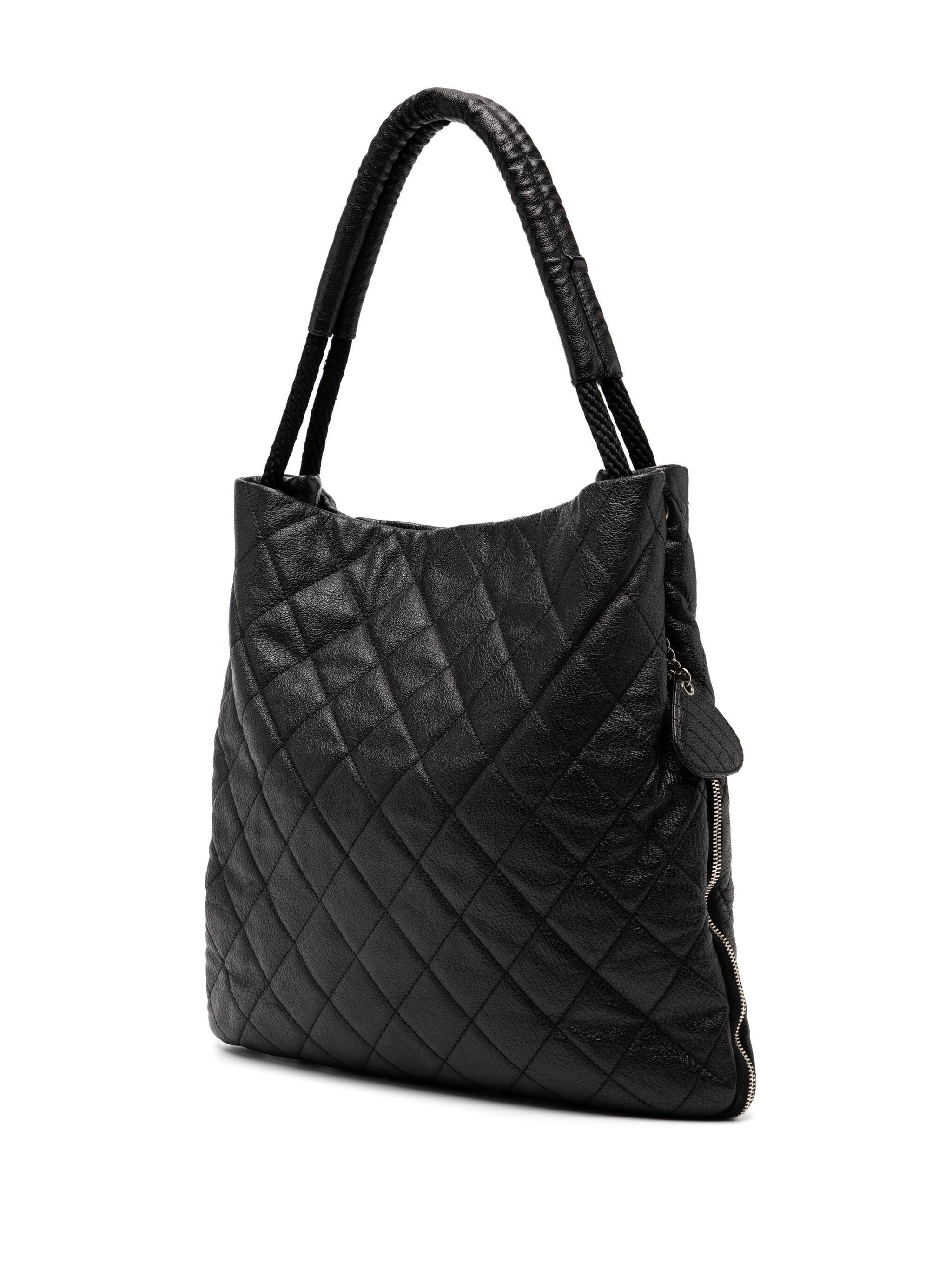 Chanel 2010 Large Boating Classic Shopper Zippered Expandable Hobo Tote Bag In Good Condition For Sale In Miami, FL