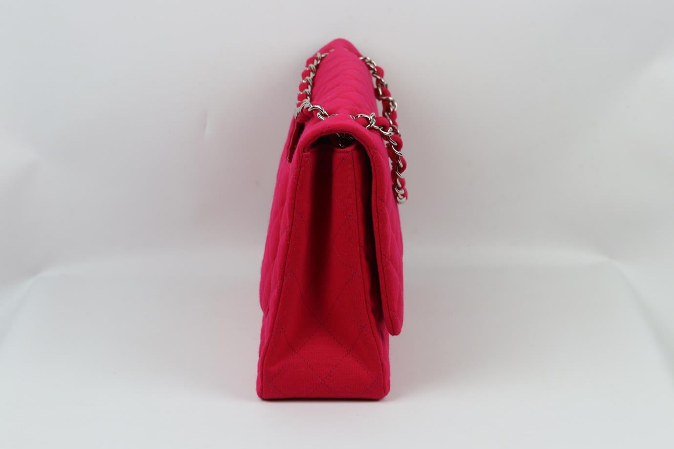 Chanel 2010 Maxi Classic Gesteppte Jersey Umhängetasche mit Einzelklappe (Rot) im Angebot