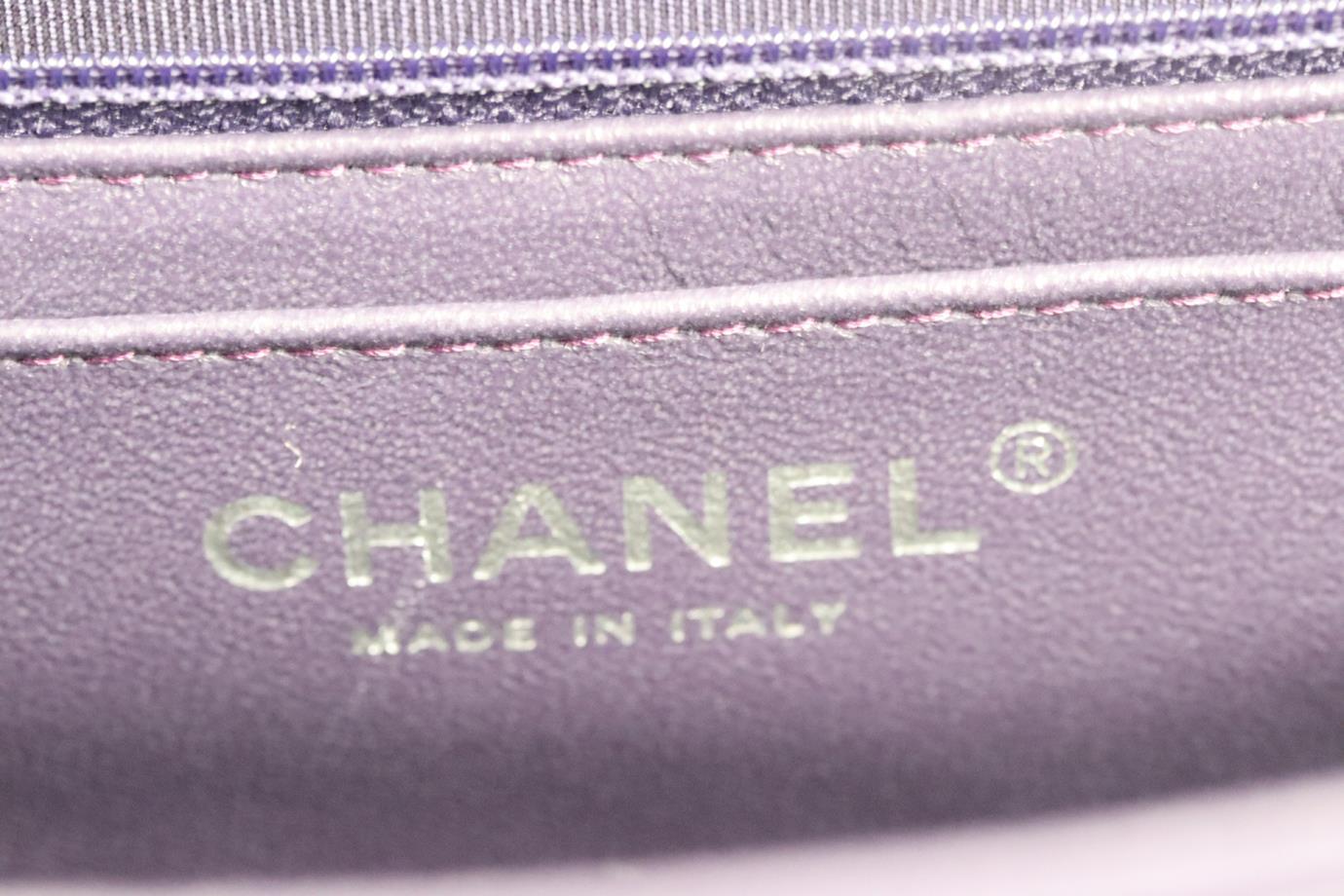 Chanel 2010 Maxi Classic Gestepptes Lackleder Einzelne Klappe Umhängetasche im Angebot 6