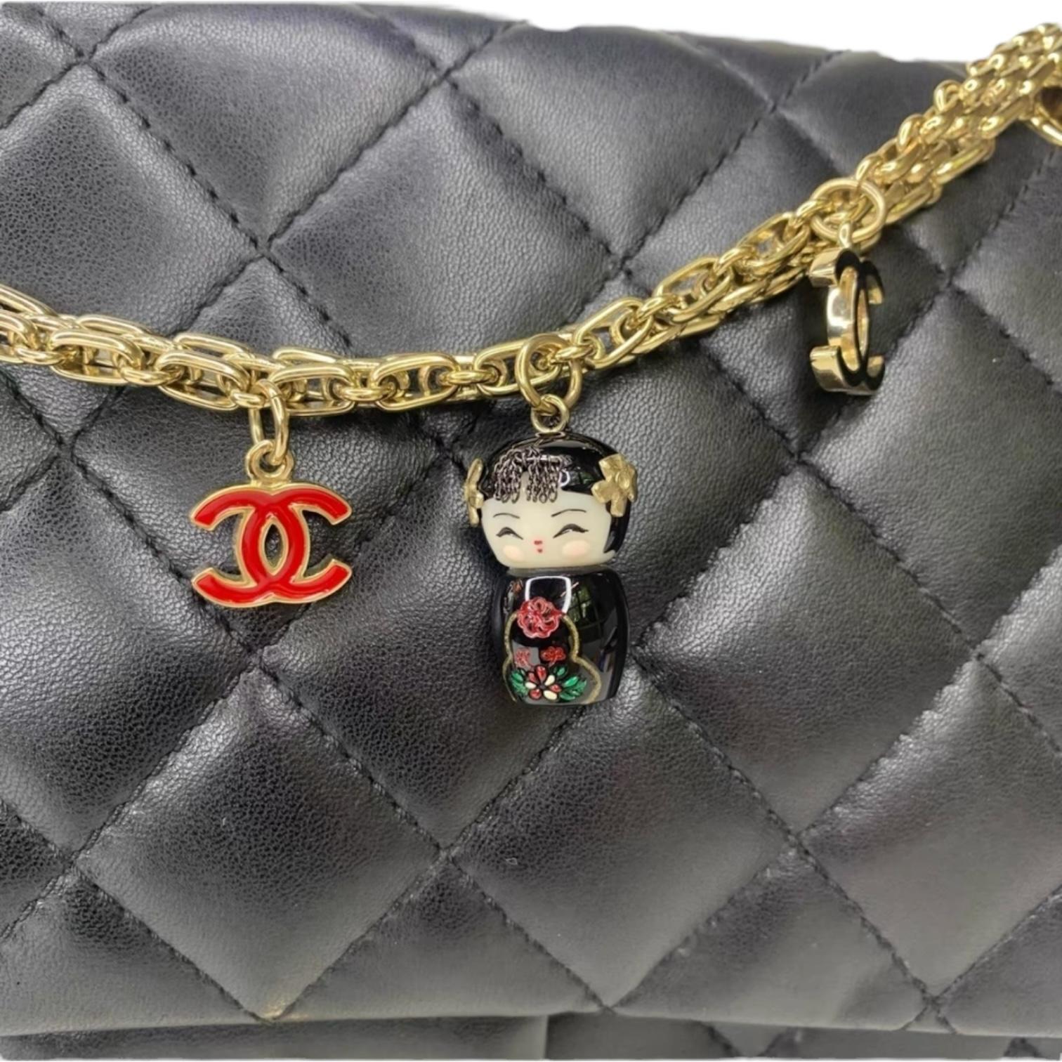 Chanel 2010 Paris Shanghai China Doll 2.55 Reissue Jumbo classic Flap bag in vendita 4