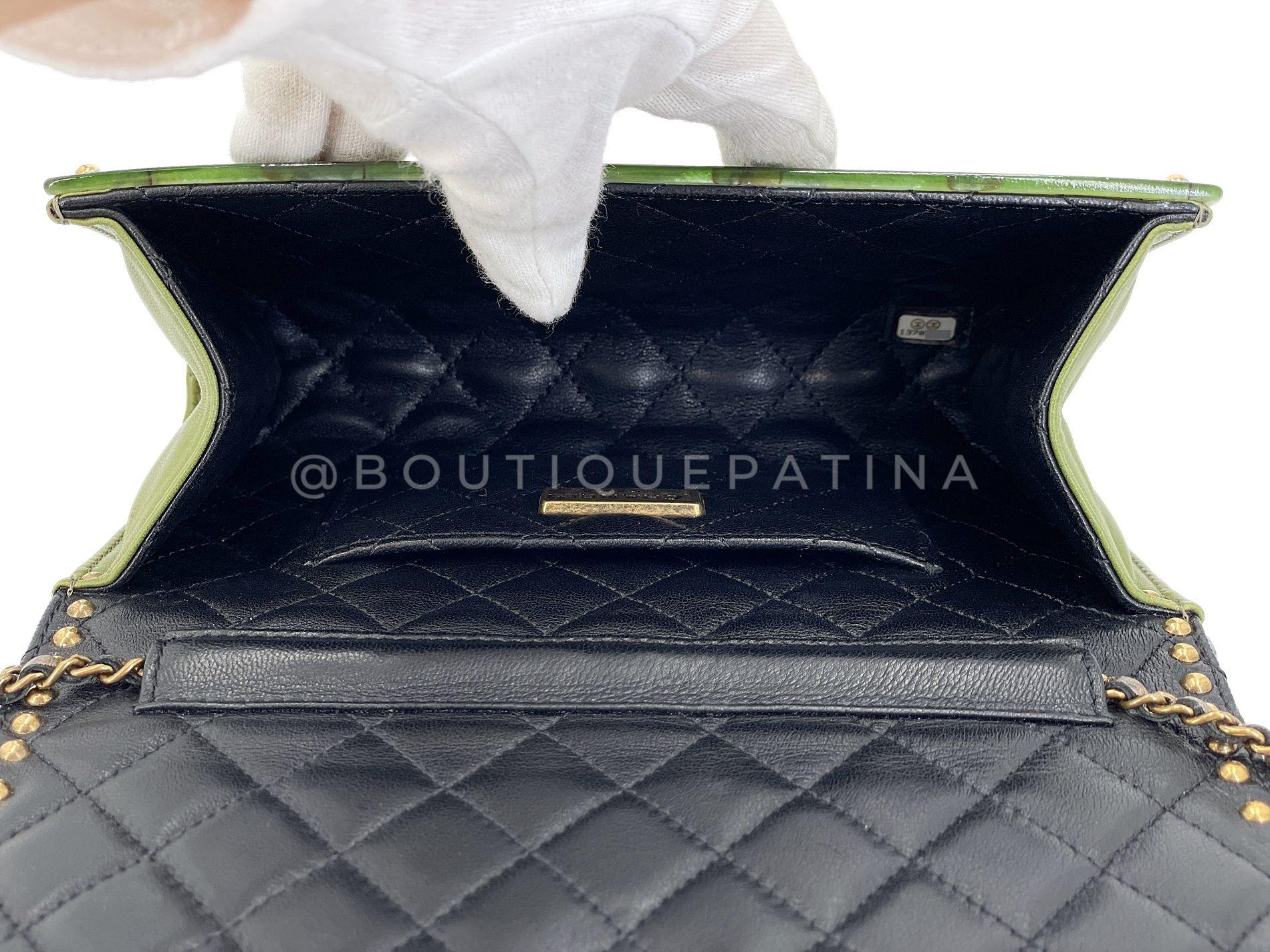 Chanel 2010 Paris-Shanghai Pochette en plexiglas vert jade sur chaîne 68527 en vente 6