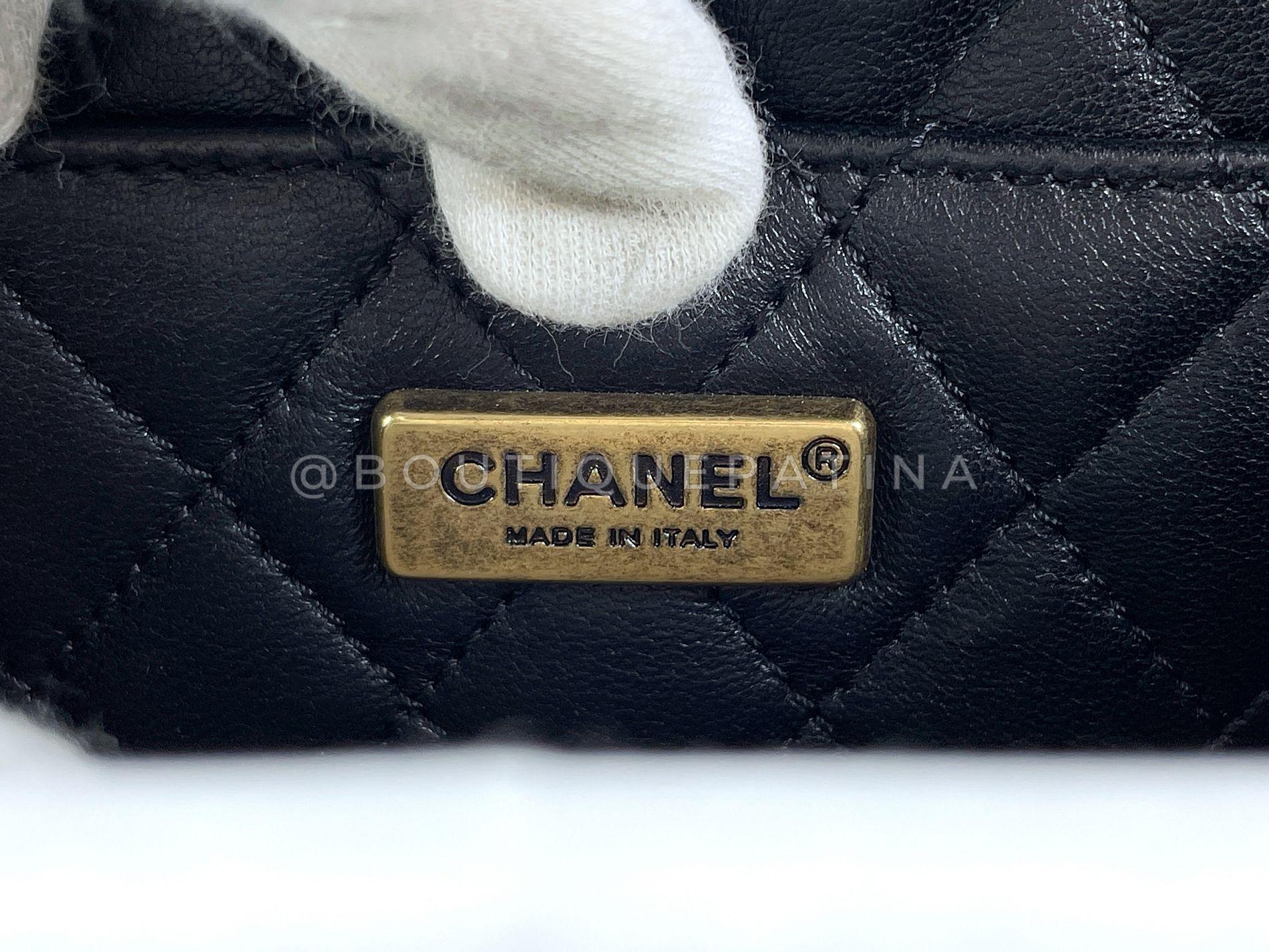 Chanel 2010 Paris-Shanghai Pochette en plexiglas vert jade sur chaîne 68527 en vente 7