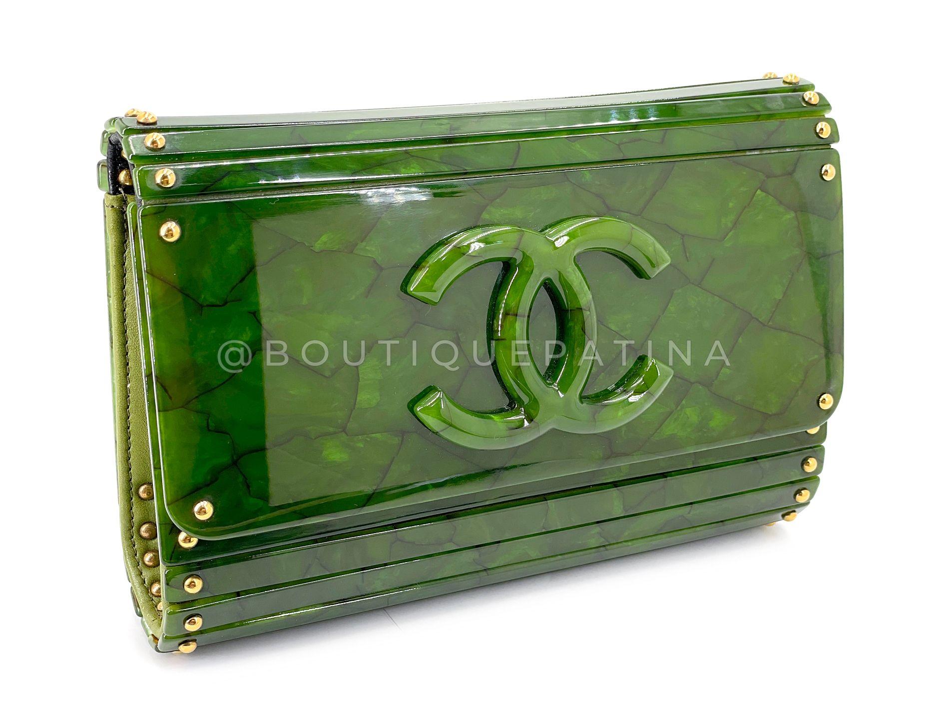 Chanel 2010 Paris-Shanghai Pochette en plexiglas vert jade sur chaîne 68527 Excellent état - En vente à Costa Mesa, CA