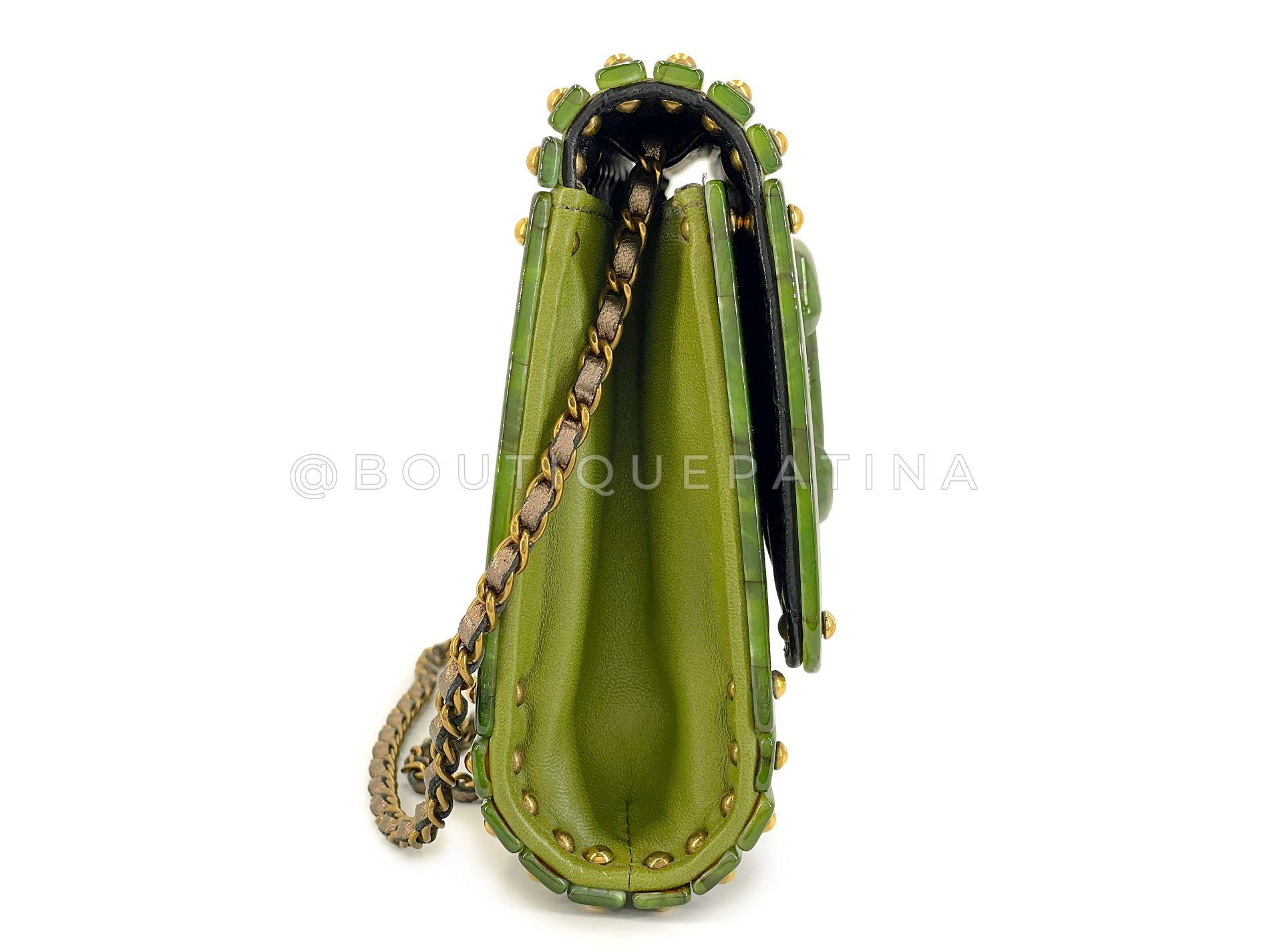 Chanel 2010 Paris-Shanghai Pochette en plexiglas vert jade sur chaîne 68527 Pour femmes en vente