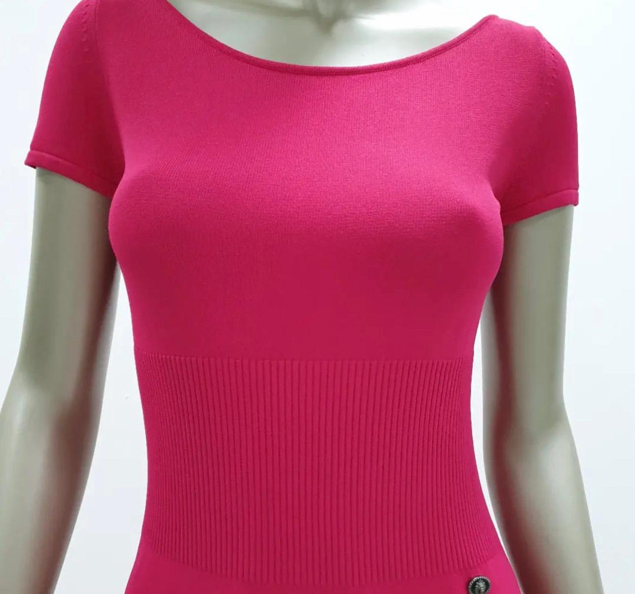 Rose Chanel - Robe-pull midi en tricot rose 2010 en vente