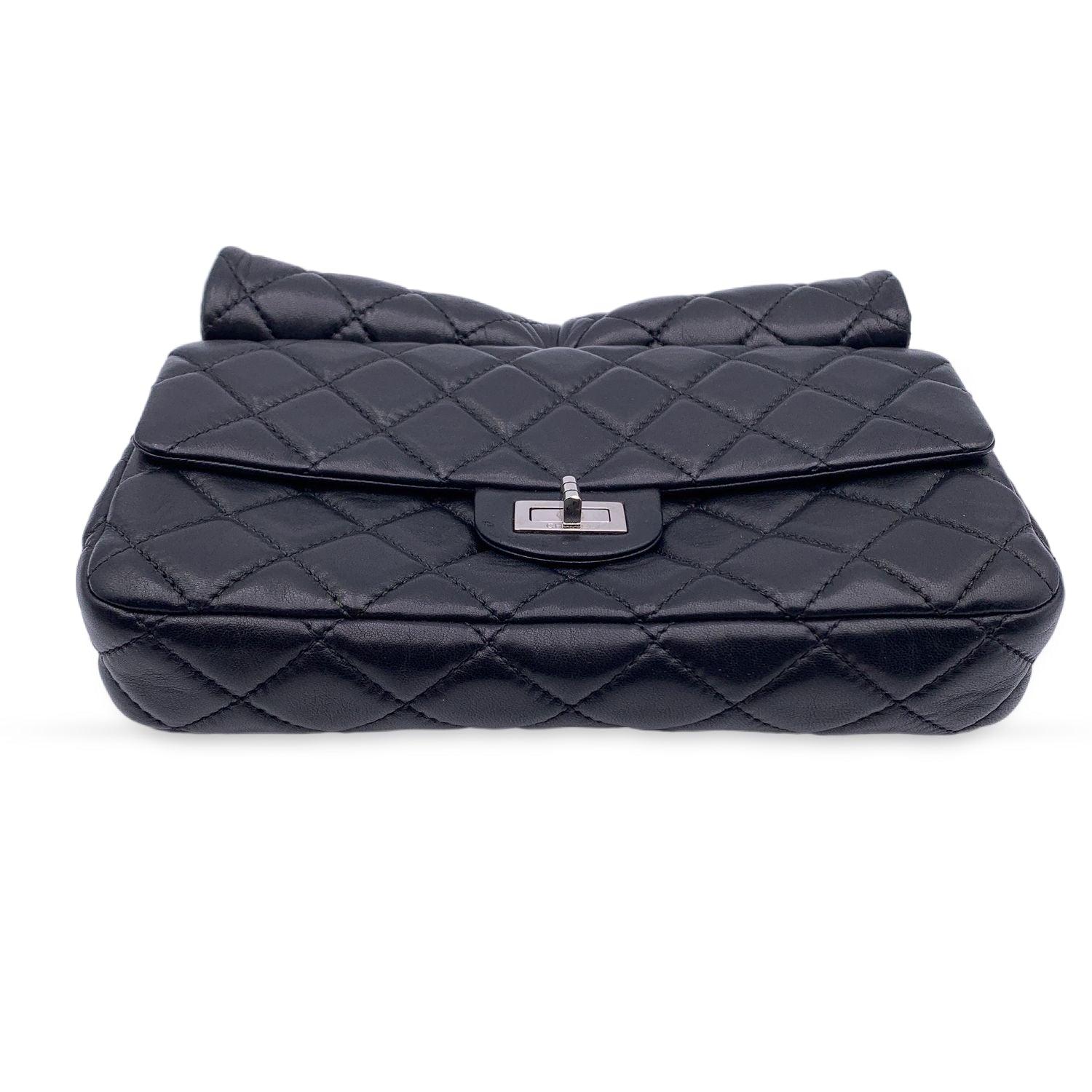 Women's Chanel 2010s Black Quilted Leather Roll Reissue 2.55 Clutch Bag For Sale