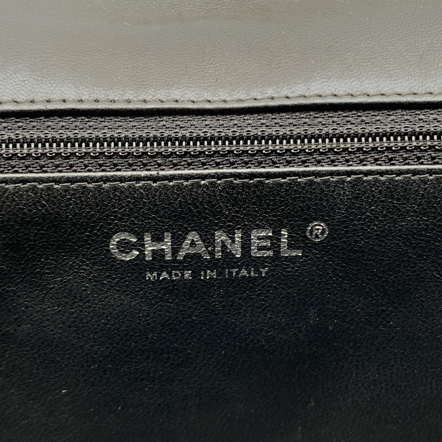 Chanel 2010s Black Quilted Leather Roll Reissue 2.55 Clutch Bag For Sale 2