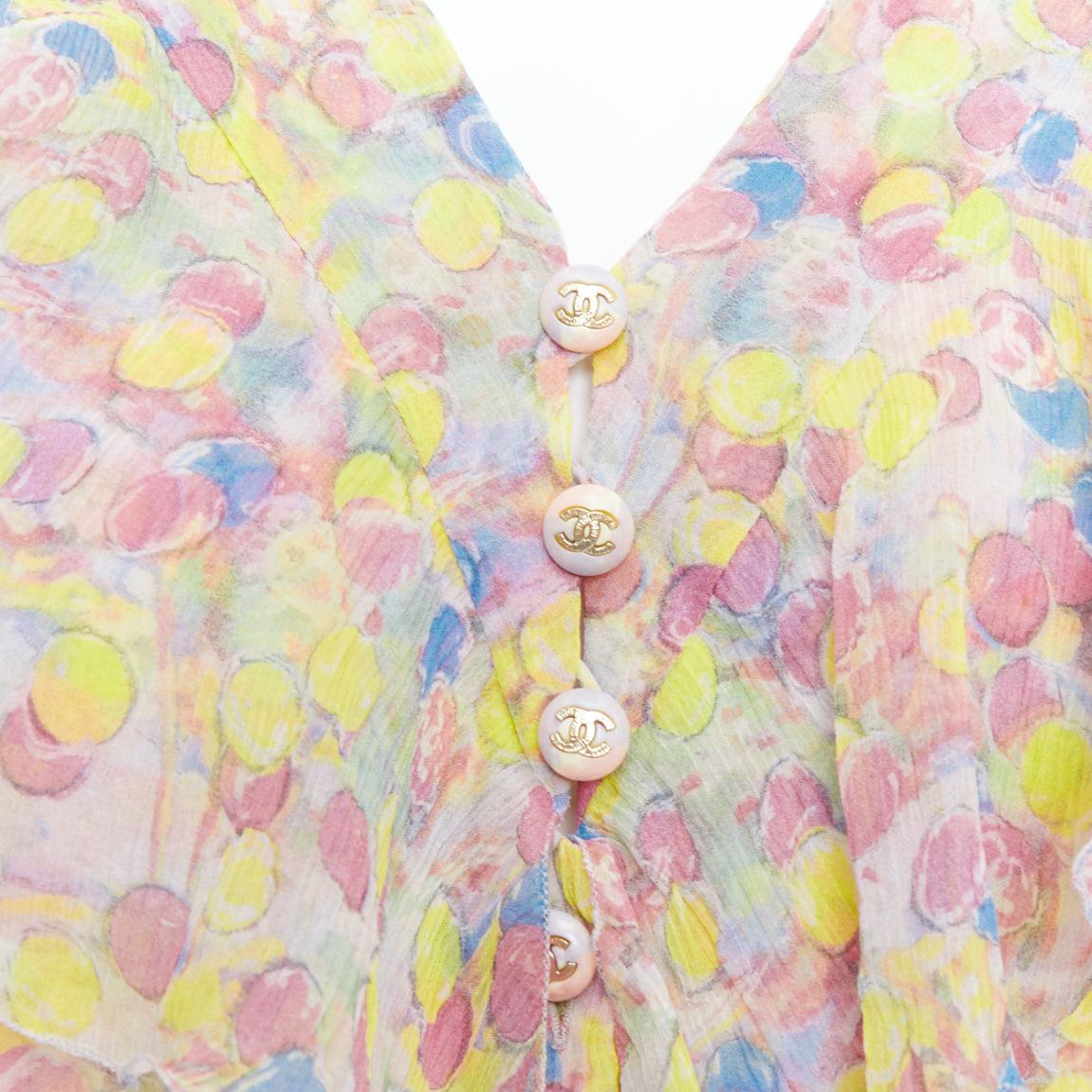 CHANEL 2011 100 % soie vintage cercle pastel à volants avec logo CC FR42 XL
Référence : TGAS/F00025
Marque : Chanel
Designer : Karl Lagerfeld
Collectional : Croisière 2011
MATERIAL : Soie
Couleur : Multicolore
Motif : Abstrait
Fermeture :