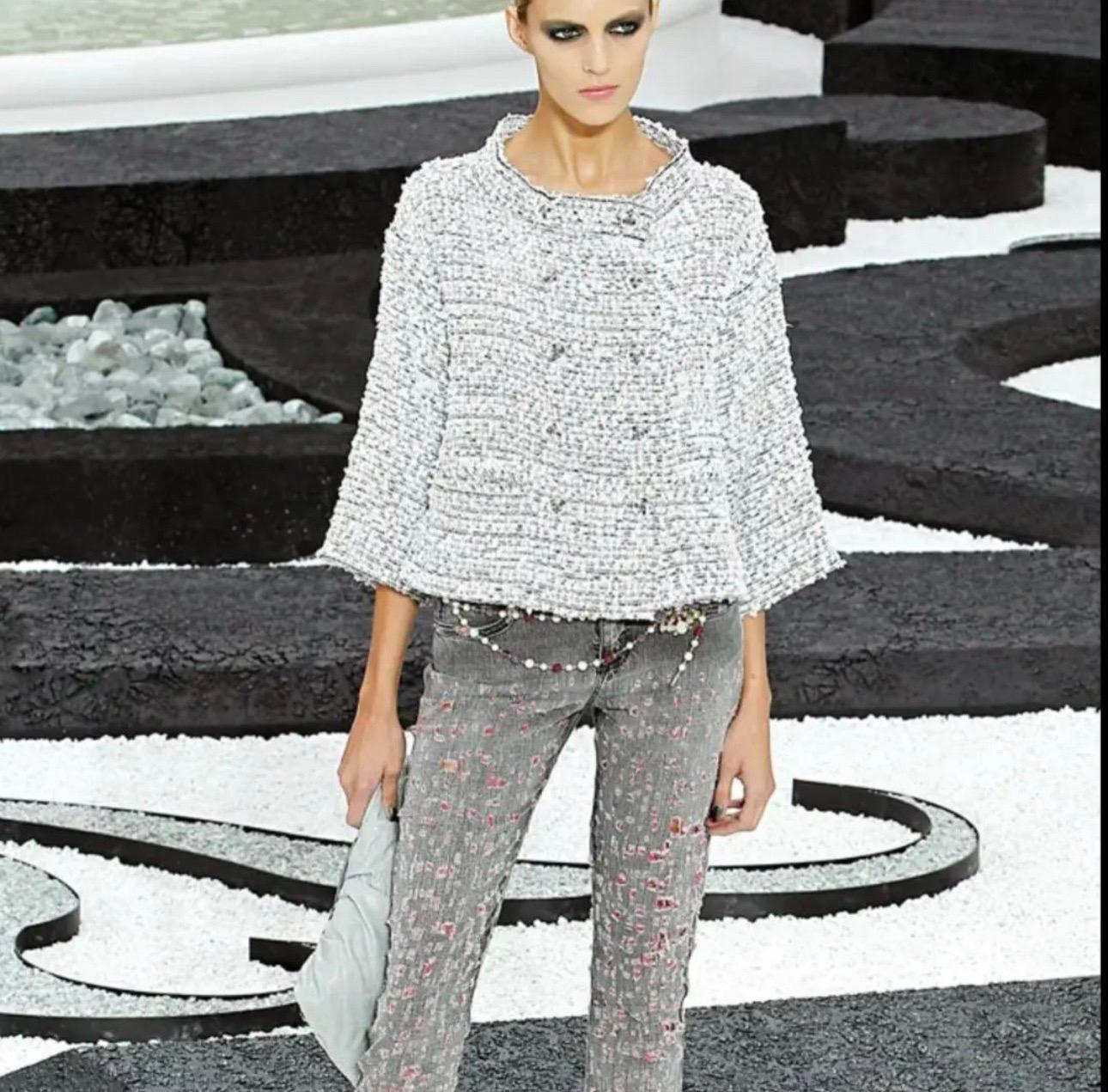 Chanel 2011 Double-Breasted Tweed Blazer Jacket  4